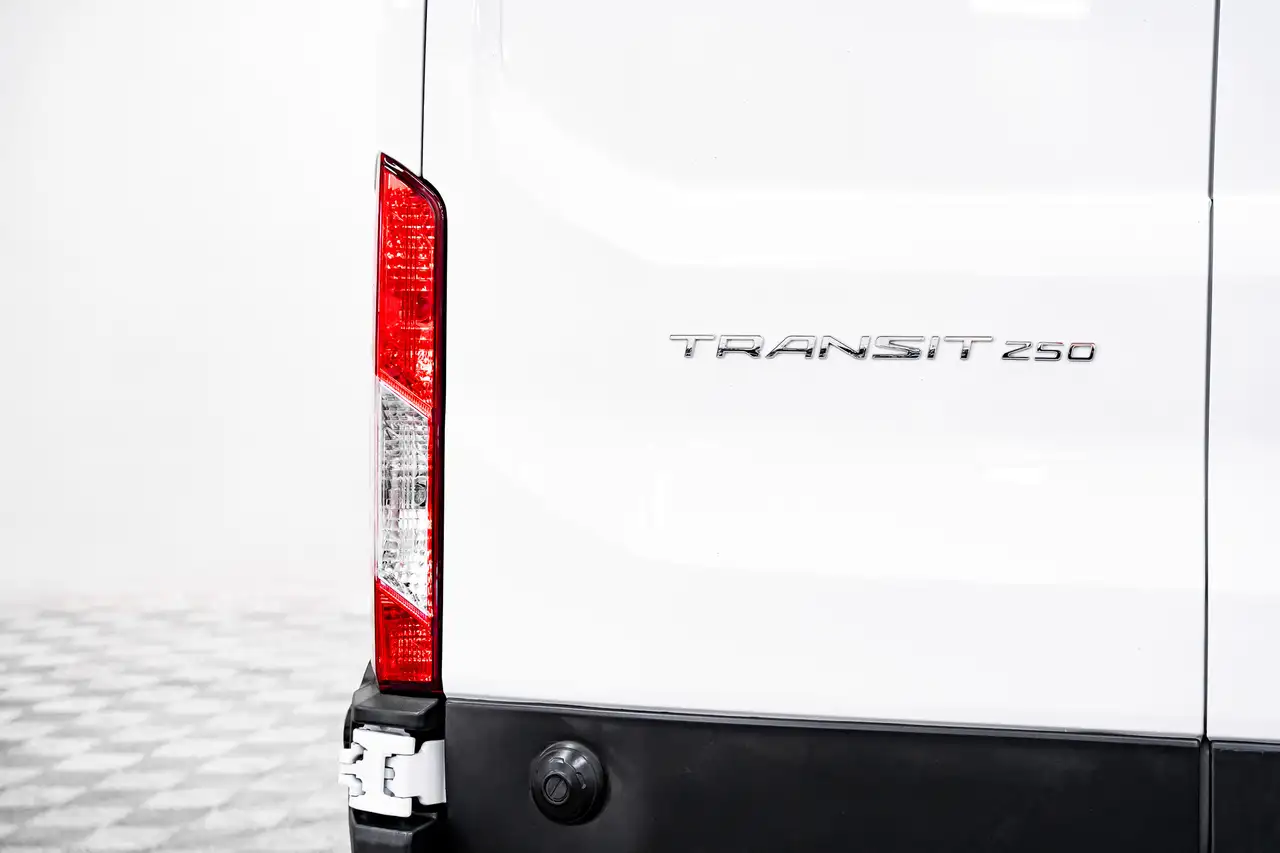 Ford Transit Cargo Van снимка Ford Transit Cargo Van