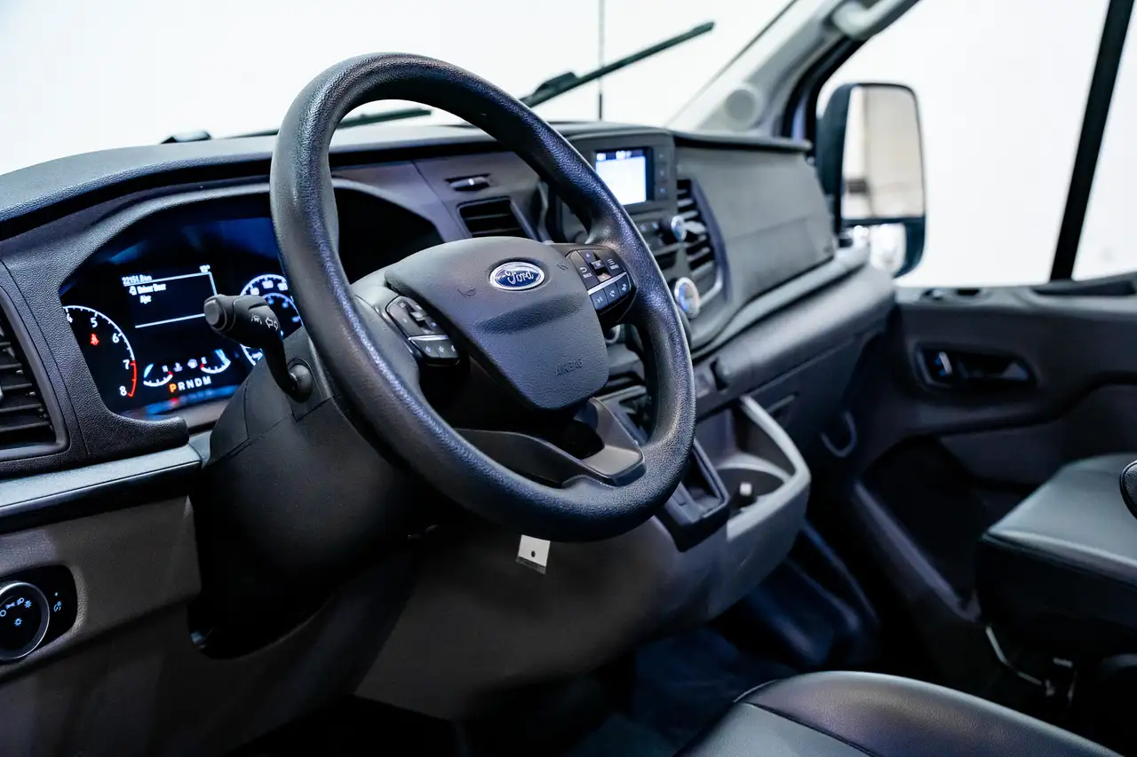 Ford Transit Cargo Van снимка Ford Transit Cargo Van