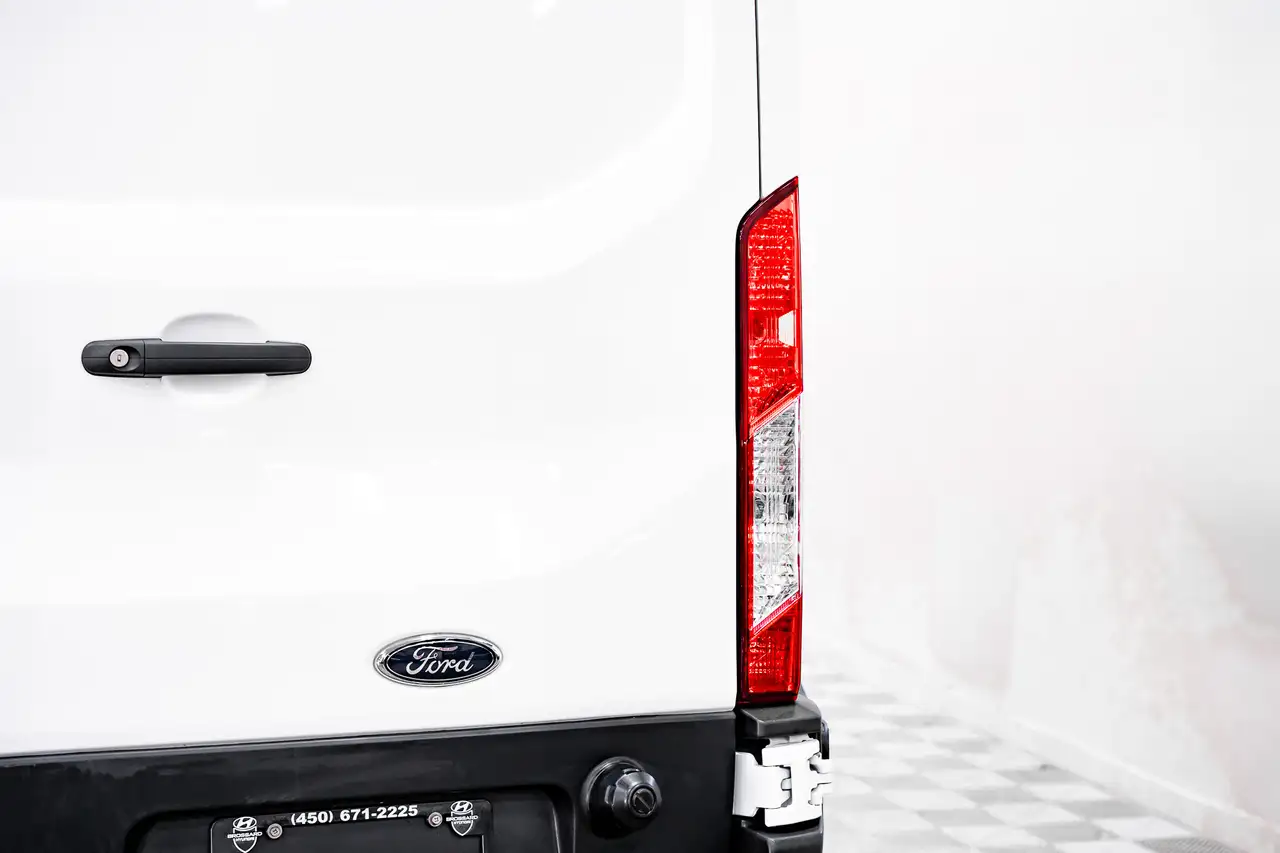 Ford Transit Cargo Van снимка Ford Transit Cargo Van