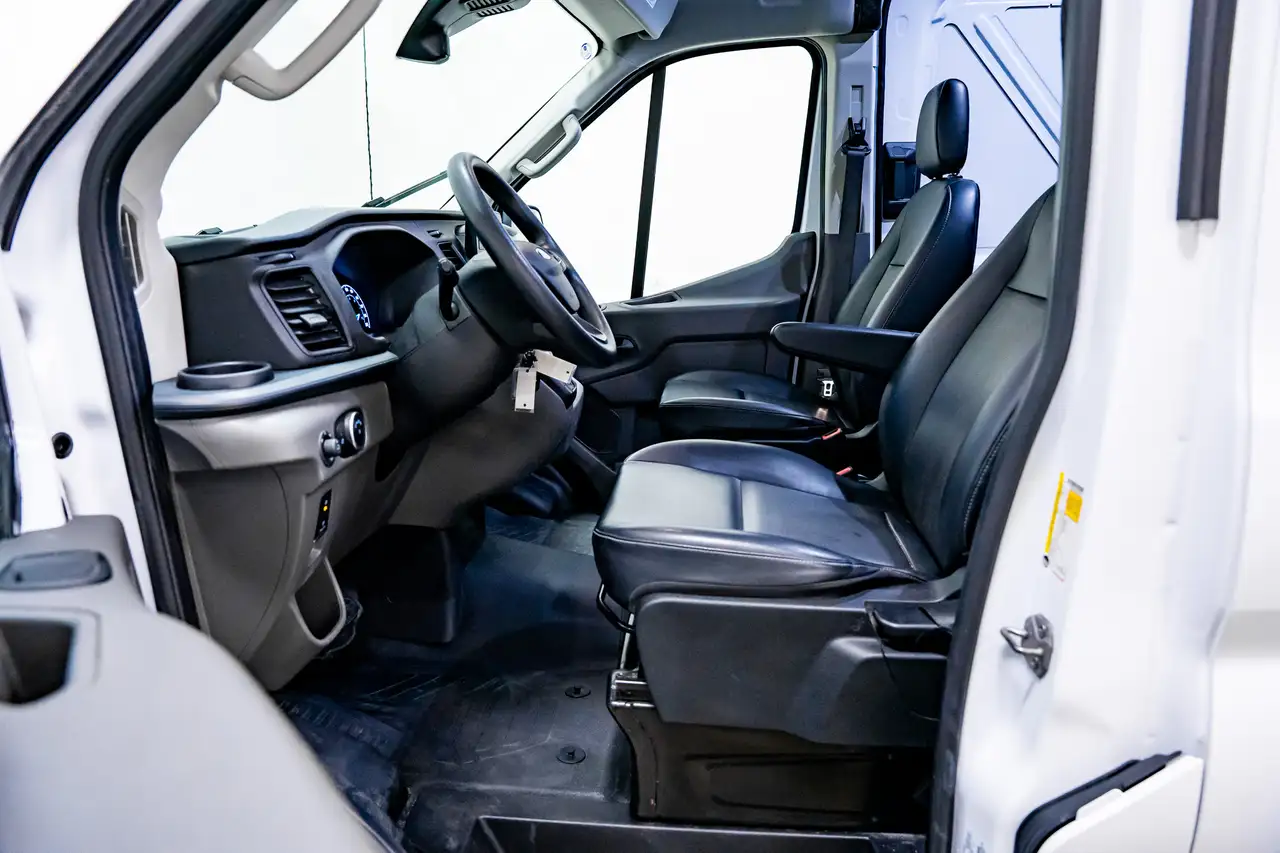 Ford Transit Cargo Van снимка Ford Transit Cargo Van