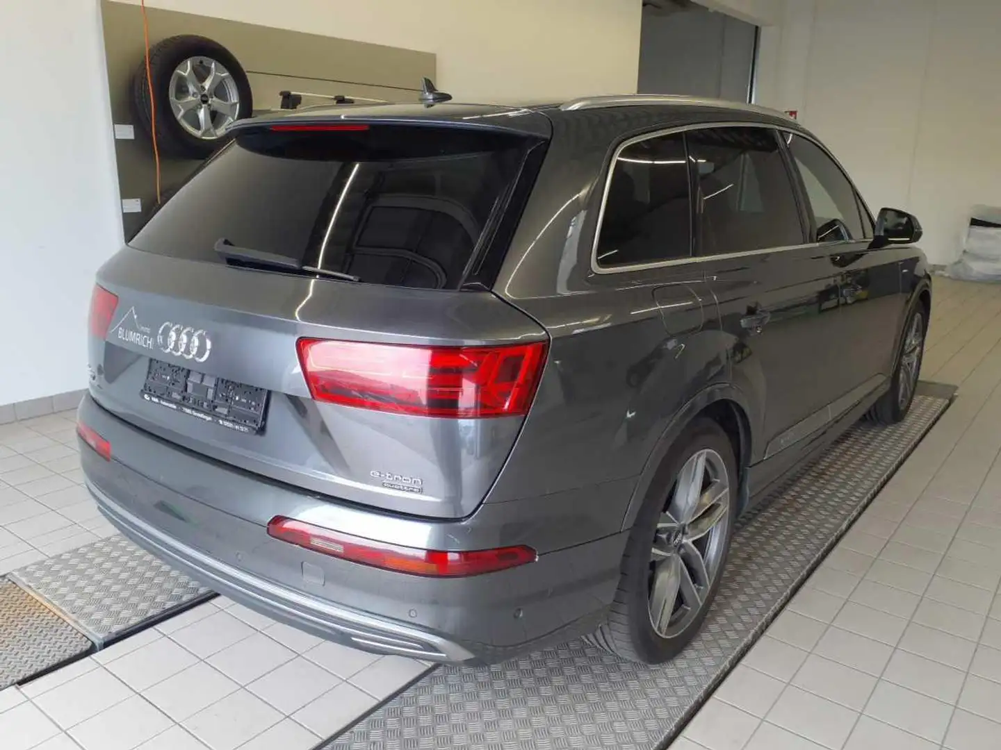Audi Q7 e-tron S line 3.0 TDI Hybrid quattro tiptr Grau - 2