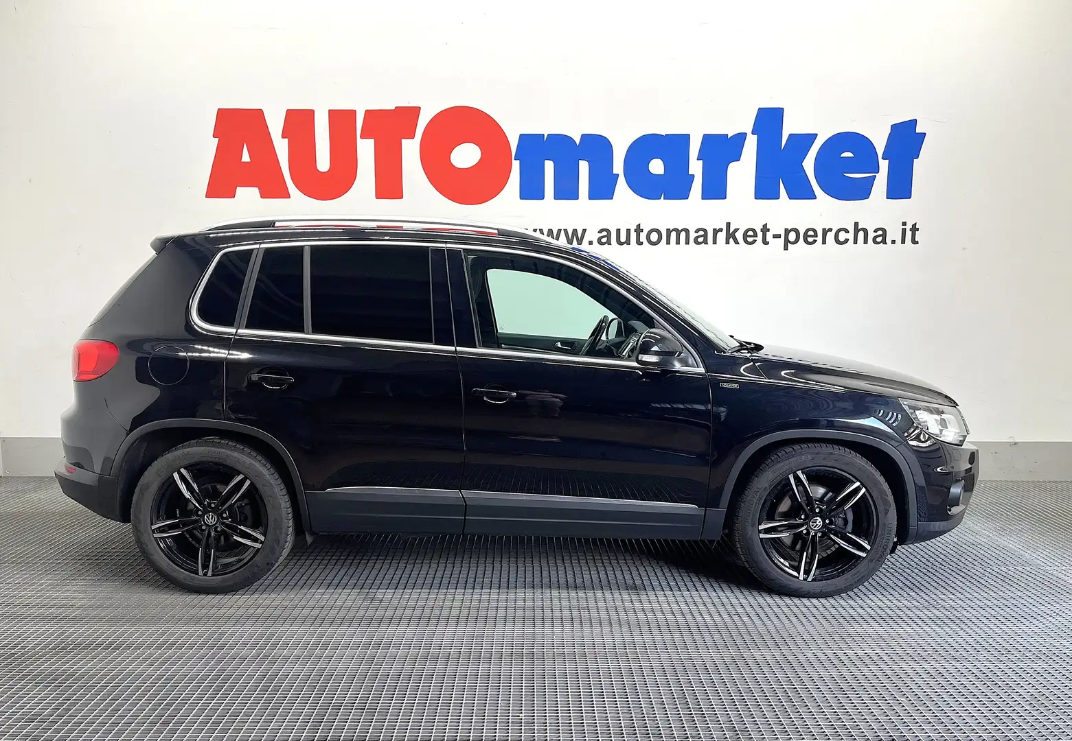 Volkswagen Tiguan 2.0 TDI Lounge 4Motion DSG Schwarz - 1
