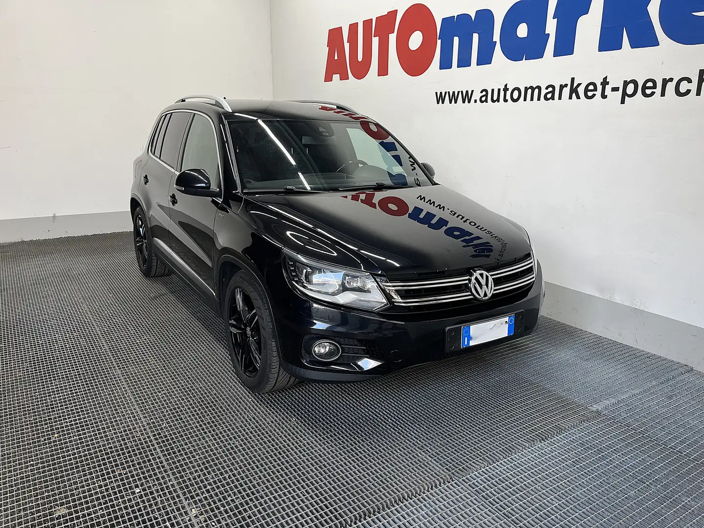 Volkswagen Tiguan 2.0 TDI Lounge 4Motion DSG Schwarz - 2