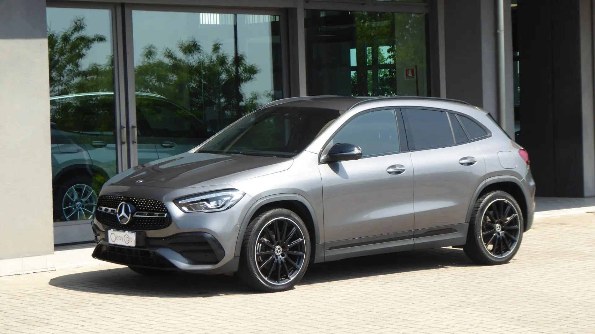 Mercedes-Benz GLA 220 d Automatic 4Matic Premium AMG Šedá - 1