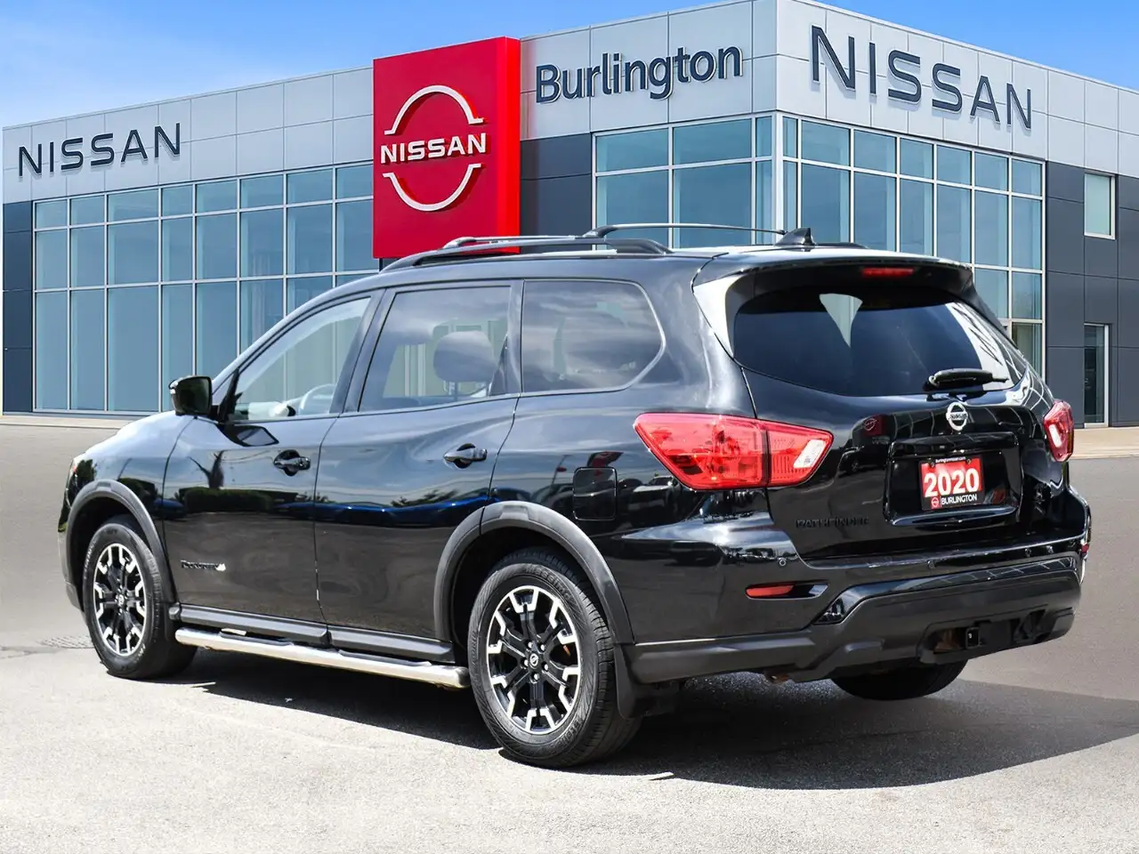 Nissan Pathfinder снимка Nissan Pathfinder