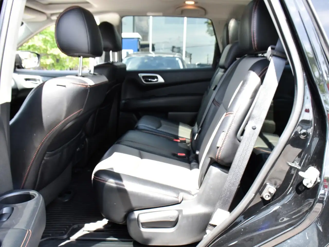 Nissan Pathfinder снимка Nissan Pathfinder
