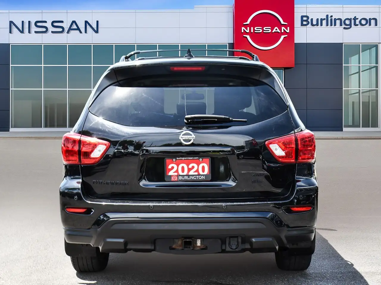 Nissan Pathfinder снимка Nissan Pathfinder
