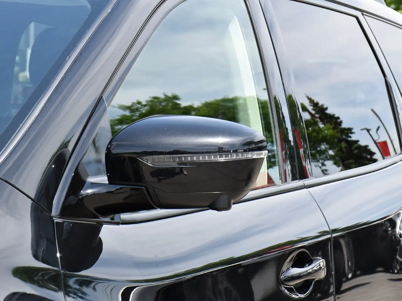 Nissan Pathfinder снимка Nissan Pathfinder