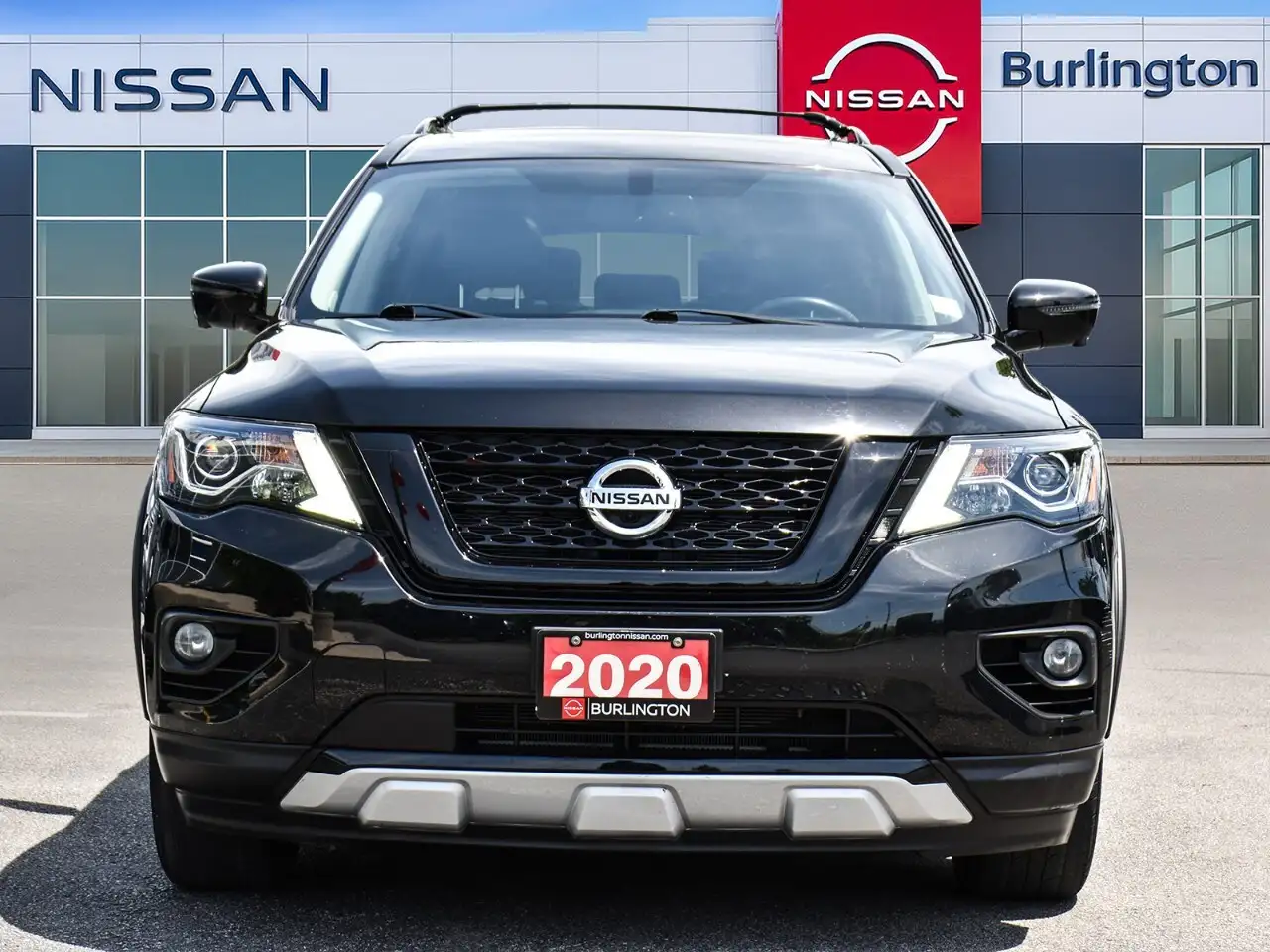 Nissan Pathfinder снимка Nissan Pathfinder