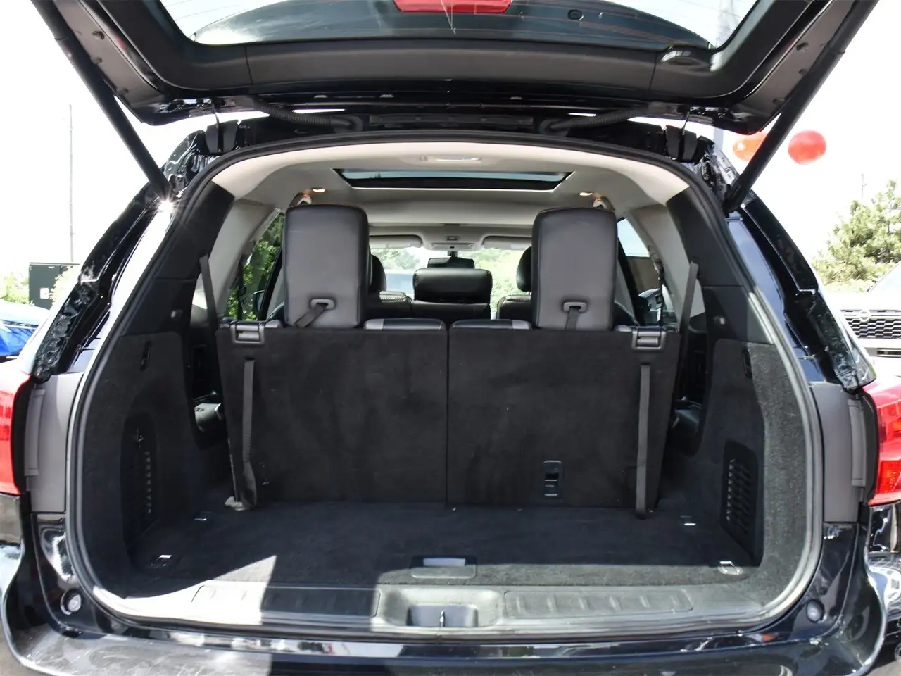 Nissan Pathfinder снимка Nissan Pathfinder