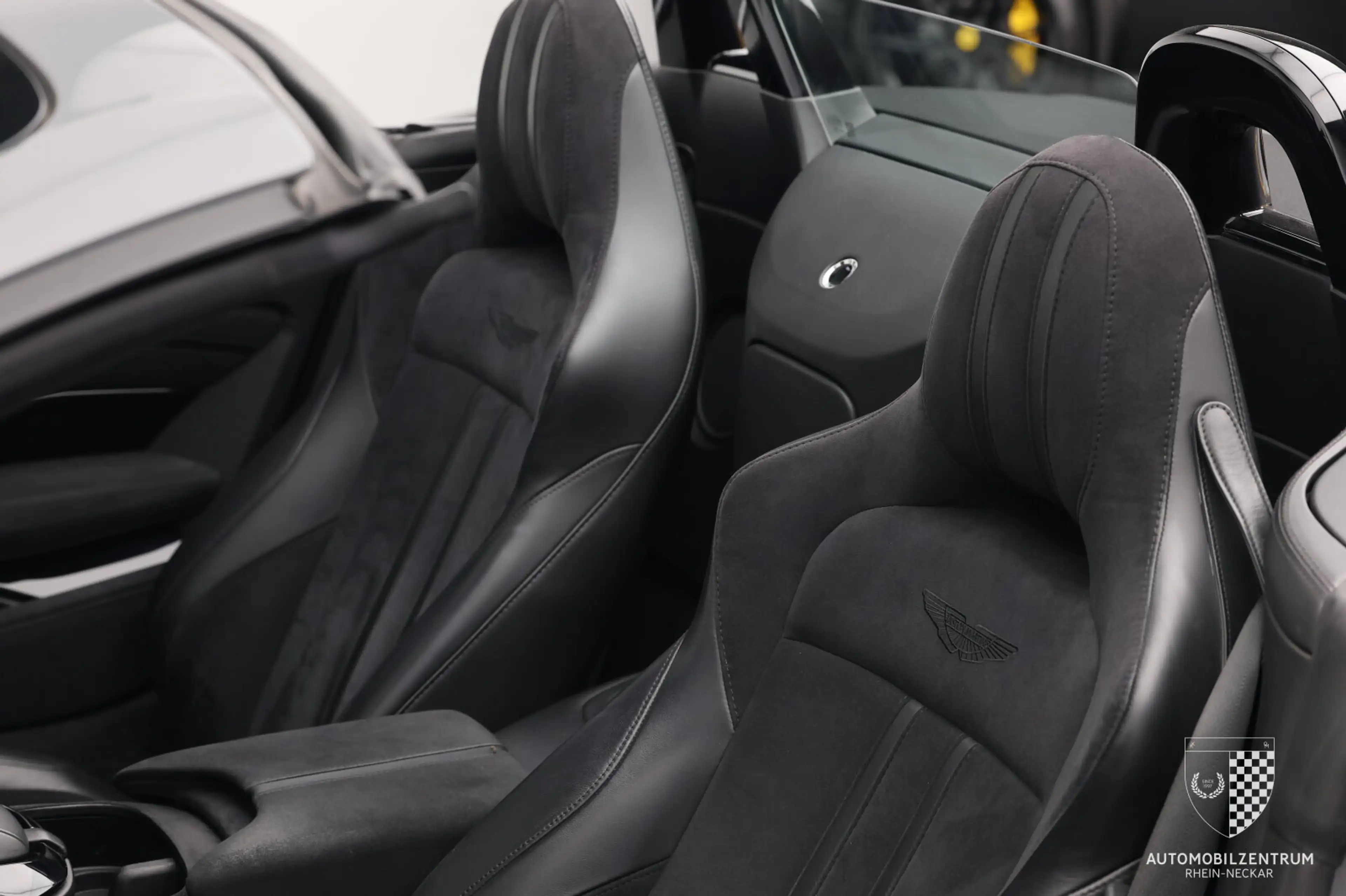 Aston Martin Vantage V8 Vantage Roadster SportsPlusPack/BlackPack/PPF — photo 11