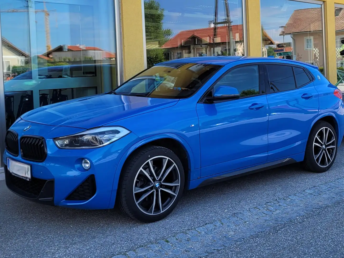 BMW X2 X2 sDrive 18d Aut., *FIXPREIS 18.500!*, M Sport, AHK abnehmbar, Alcantara Sitze Blau - 2