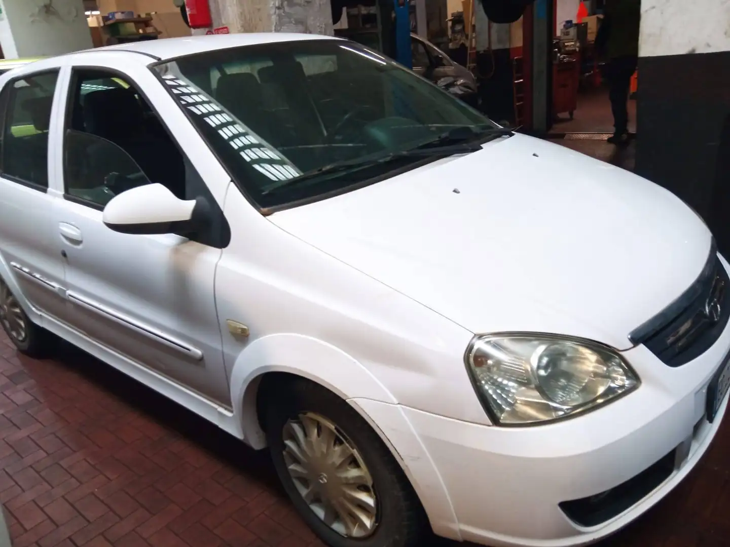 Tata Indica Tata Indica 1.4 5p. GLX Euro 4 - 26mila km Weiß - 1