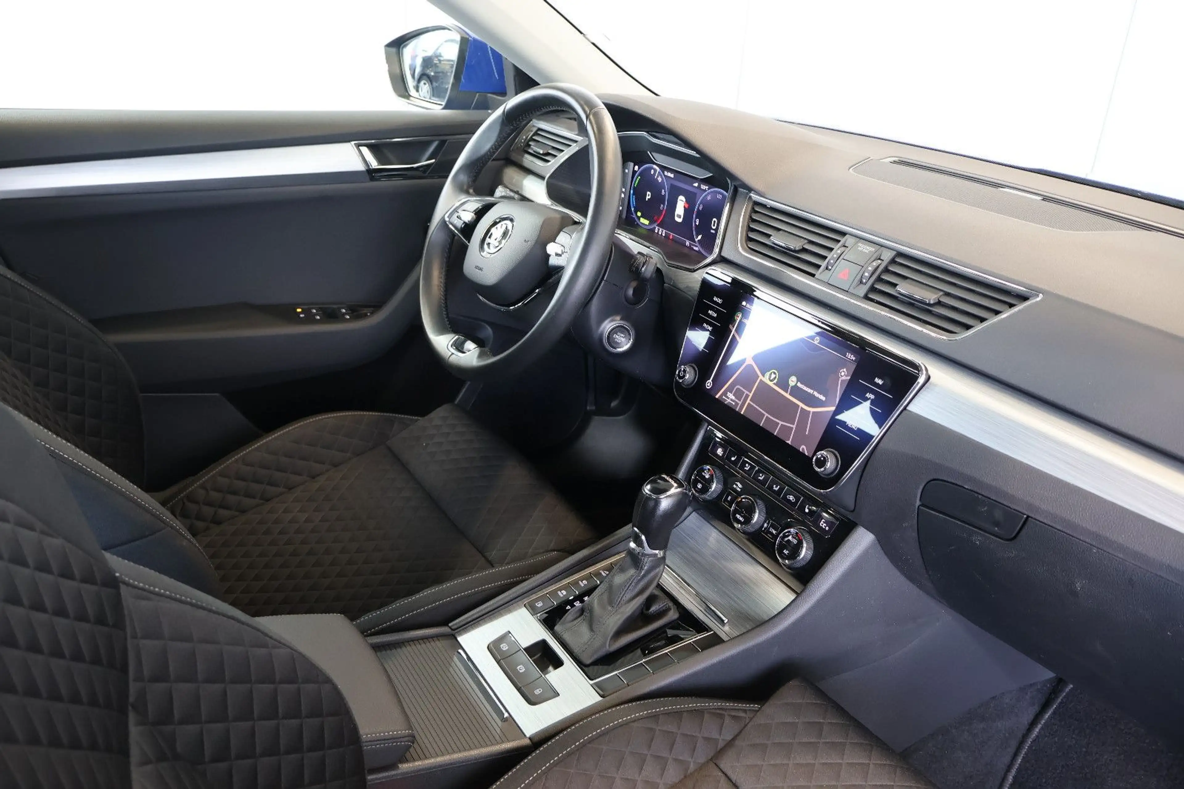 Skoda Superb Ambition 1.4 TSI iV AID+LED+STDHZG+17" — photo 13