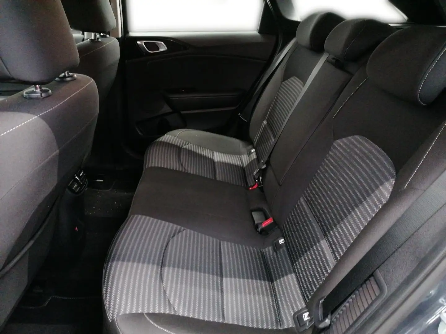 Kia Ceed SW 1.6 PHEV Vision Grijs - 2