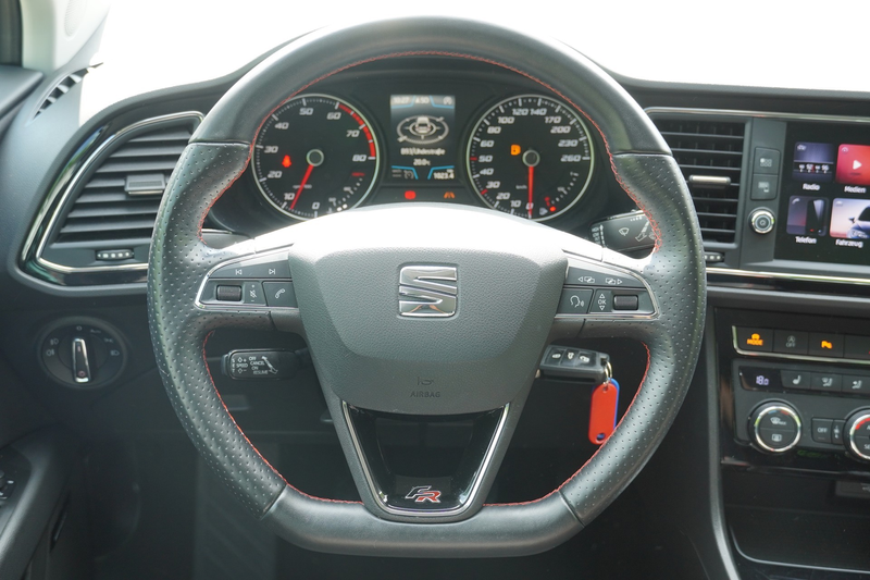 SEAT Leon 1.8 FR LED Navi Tempomat Sitzheizung DAB — photo 9