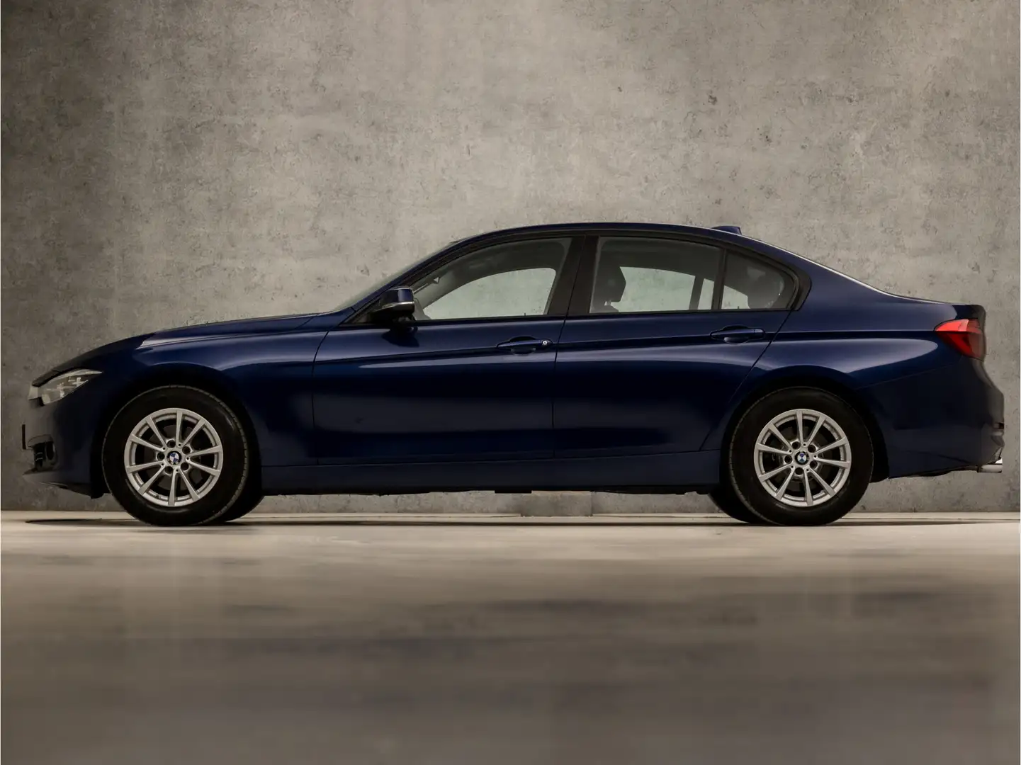 BMW 318 3-serie 318i Executive Sportline Automaat (NAVIGAT Blauw - 2