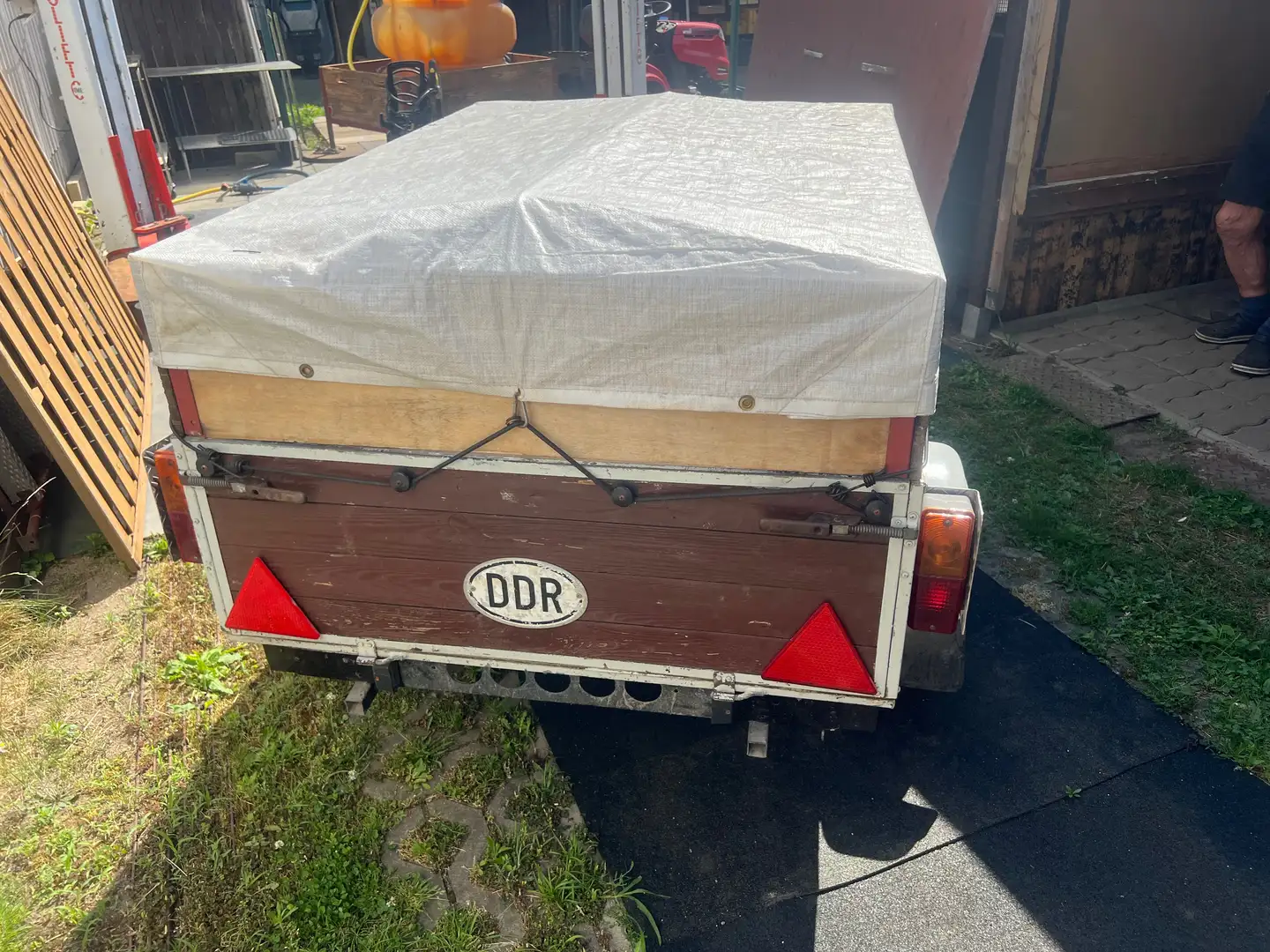 Trabant P601 Delux mit Hänger Weiß - 1