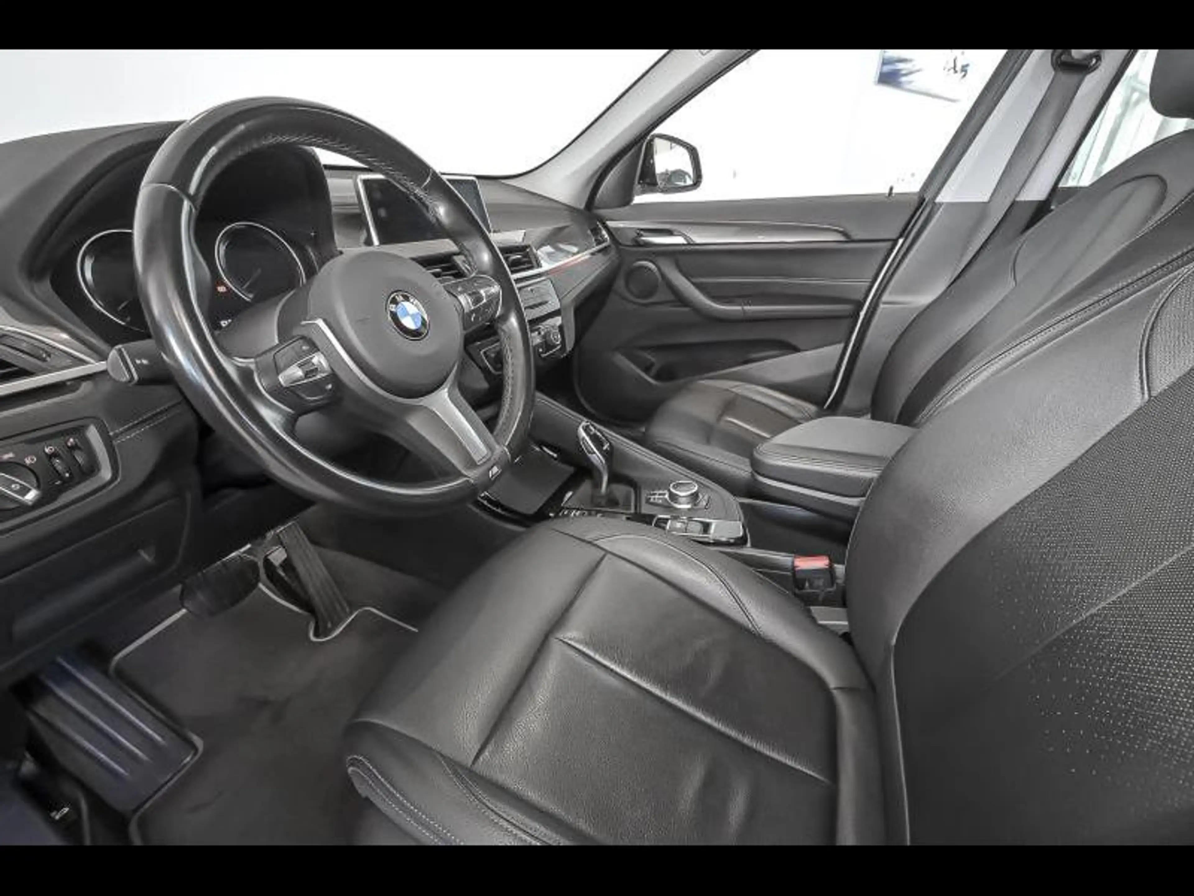 BMW X1 sDrive 18i - xLine / PDC / LED / Zetelvw / DAB / T — photo 6