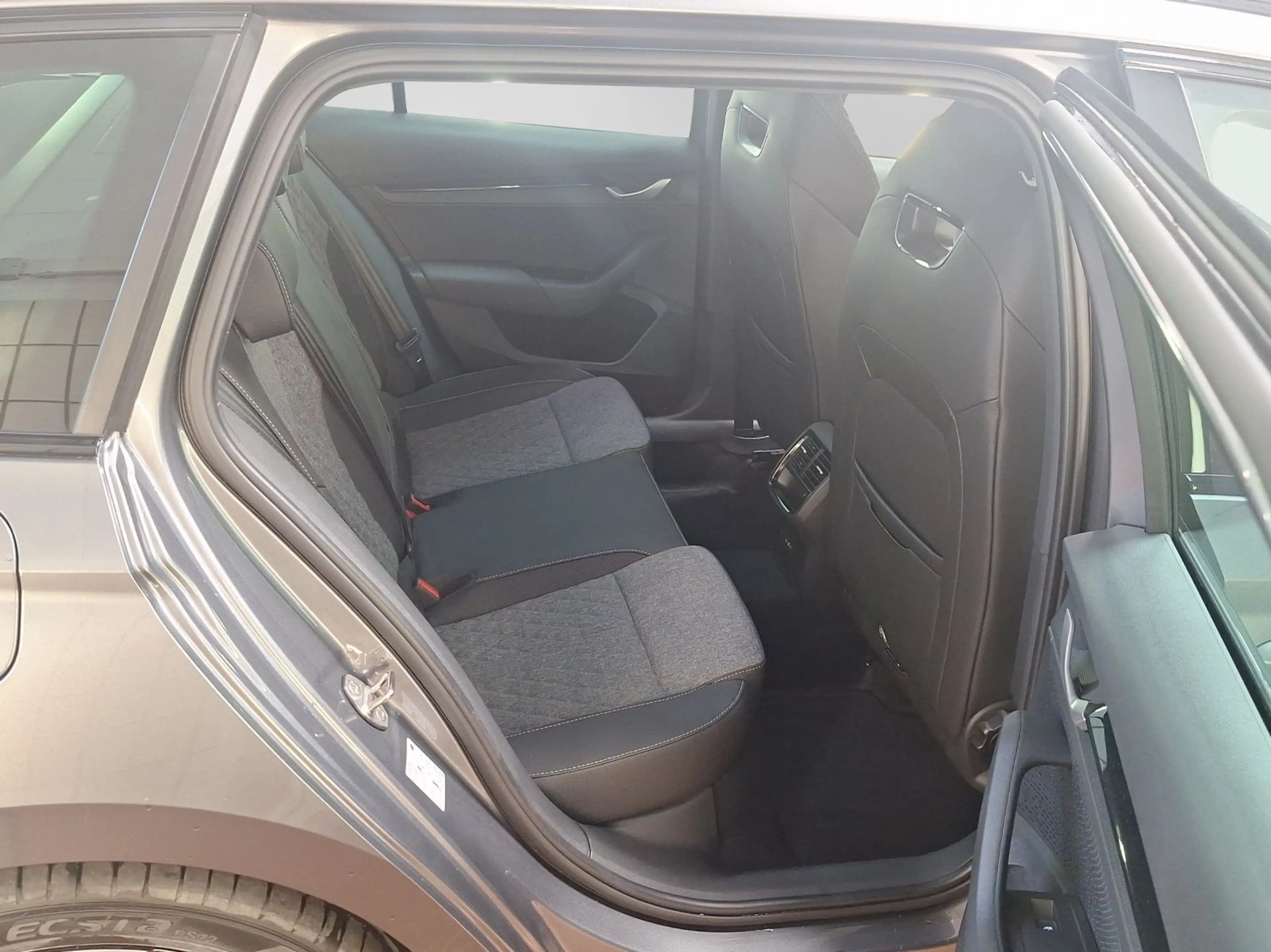 Skoda Octavia Combi 1.5 TSI DSG SPORTLINE LED PDC DAB — photo 6