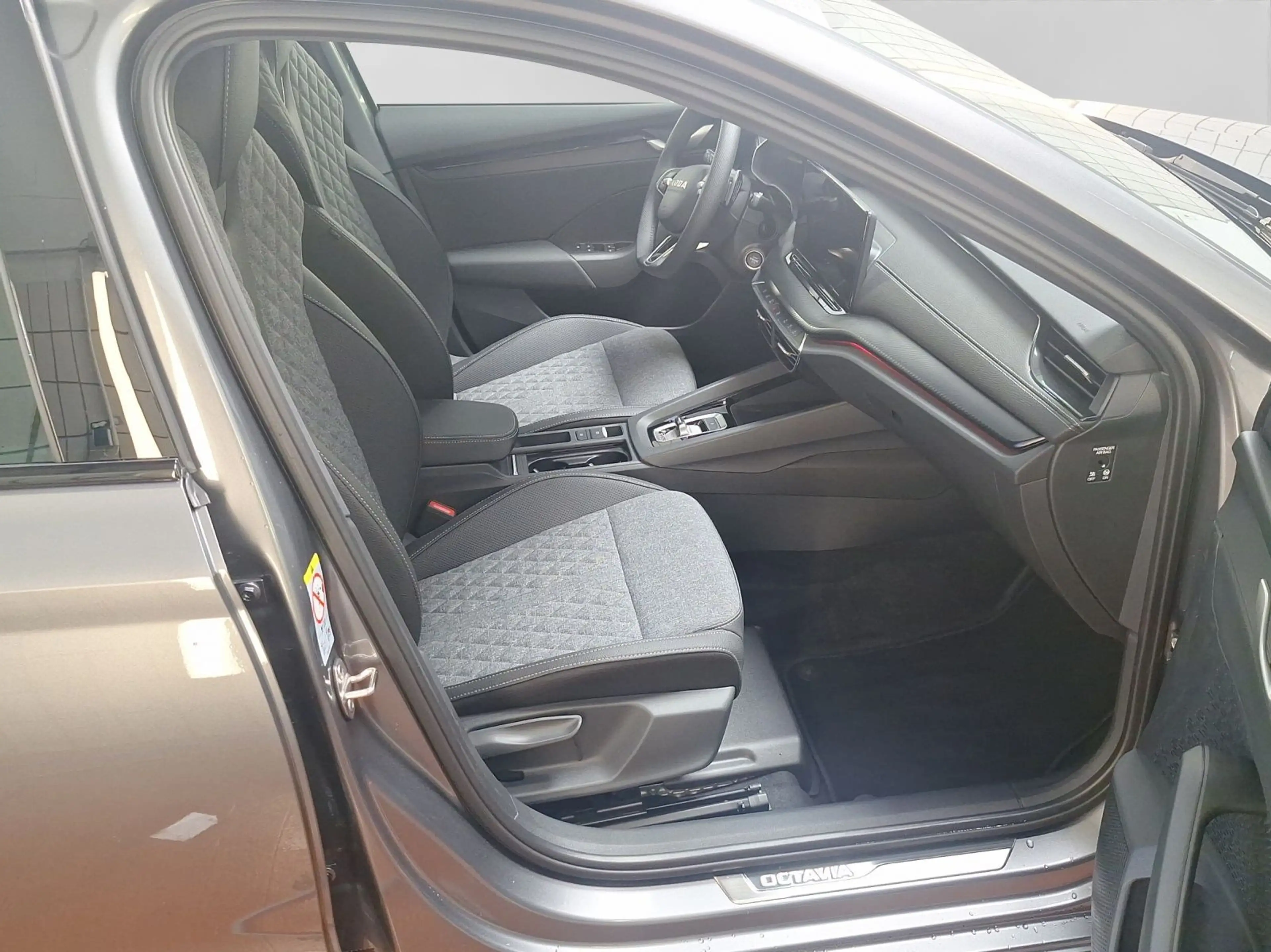 Skoda Octavia Combi 1.5 TSI DSG SPORTLINE LED PDC DAB — photo 4
