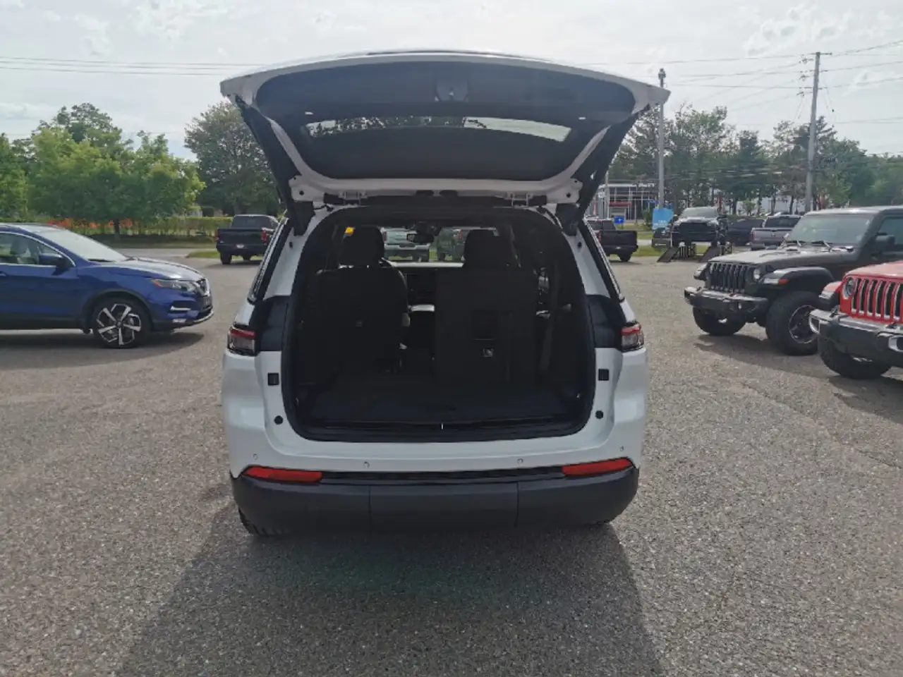 Jeep Grand Cherokee снимка Jeep Grand Cherokee
