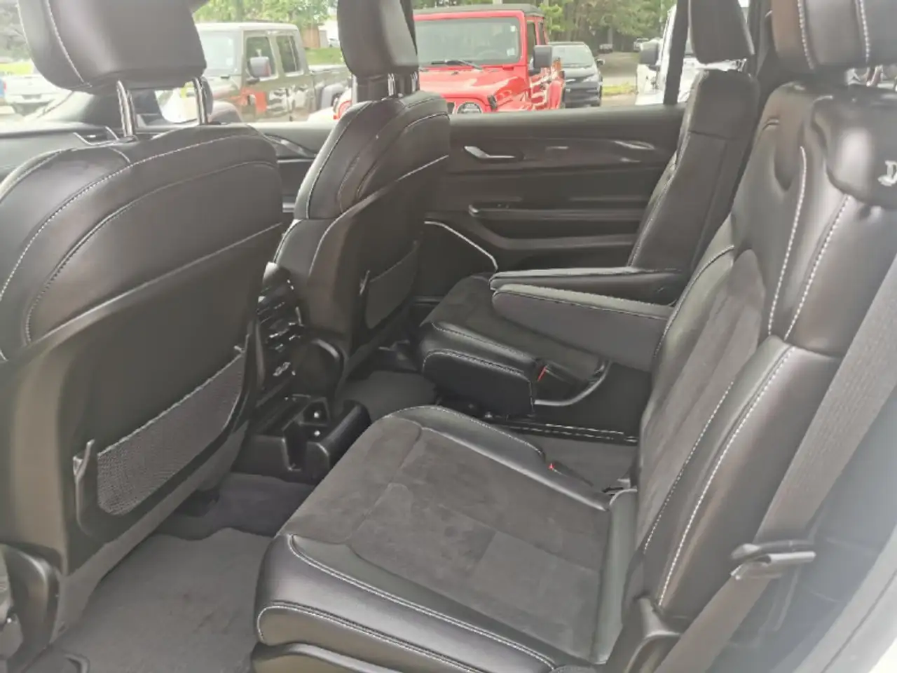 Jeep Grand Cherokee снимка Jeep Grand Cherokee