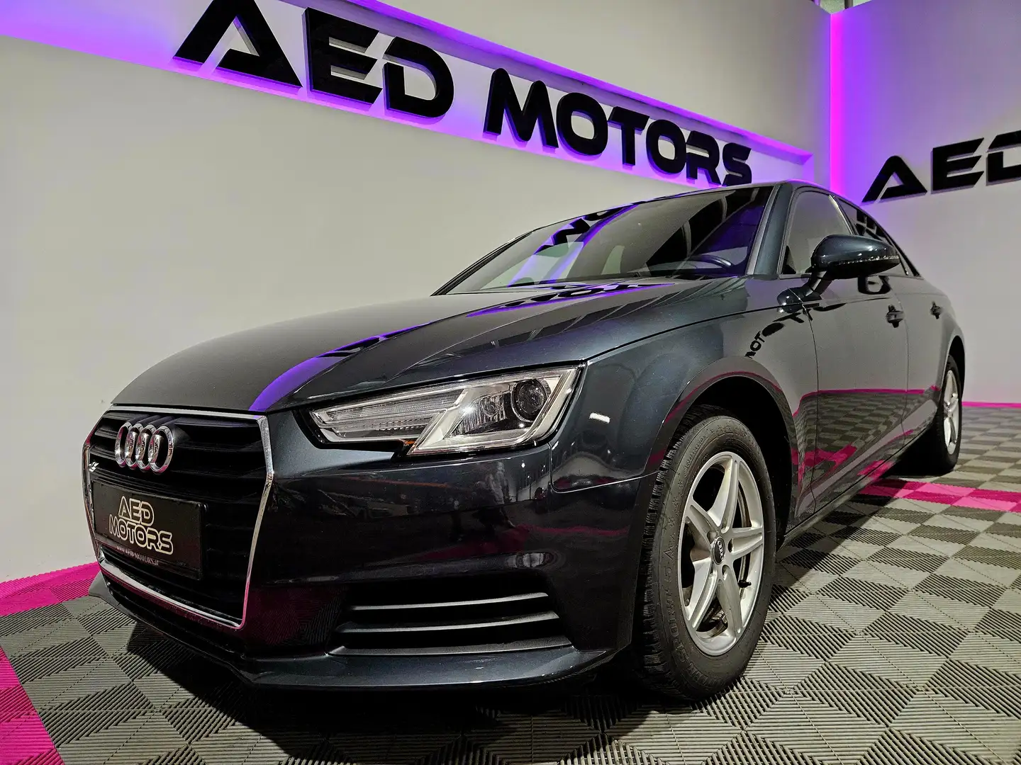 Audi A4 30 TDI nur 90.000km Grau - 1