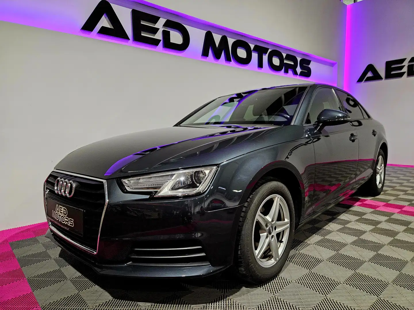 Audi A4 30 TDI nur 90.000km Grau - 2