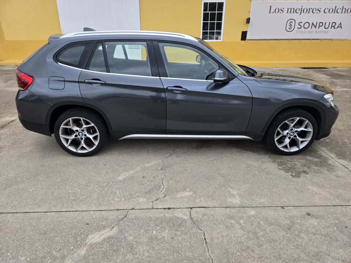 BMW X1 xDrive 18dA Grau - 1