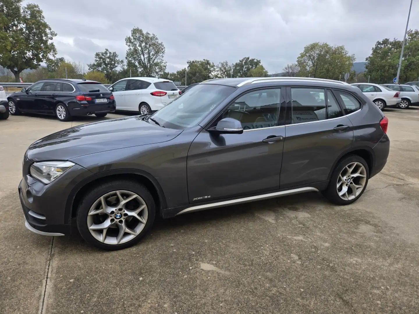 BMW X1 xDrive 18dA Grau - 2