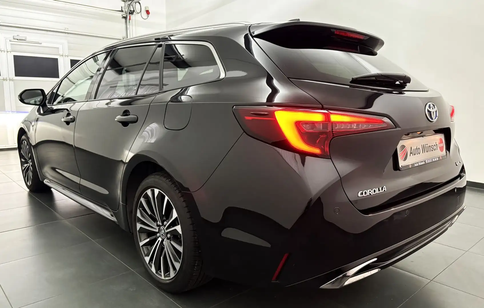 Toyota Corolla Corolla 1.8 Hybrid Frontsch.-hzg.#R-Kam#ACC Noir - 2