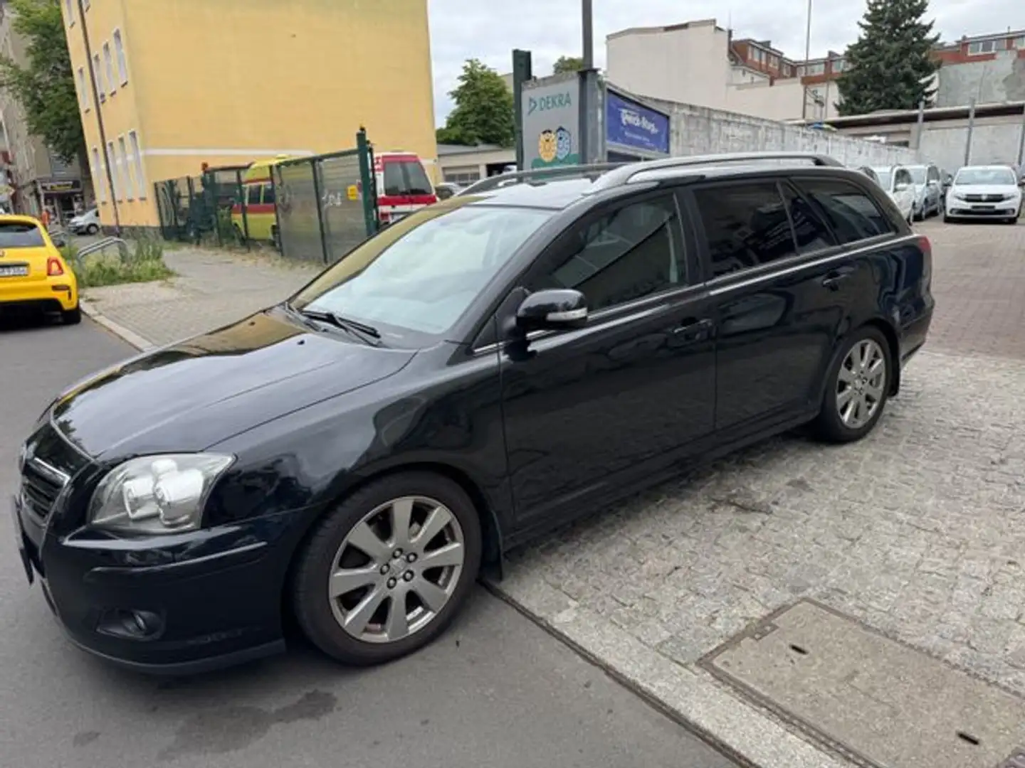 Toyota Avensis Wagon 2.2D-4D Sol Negro - 1