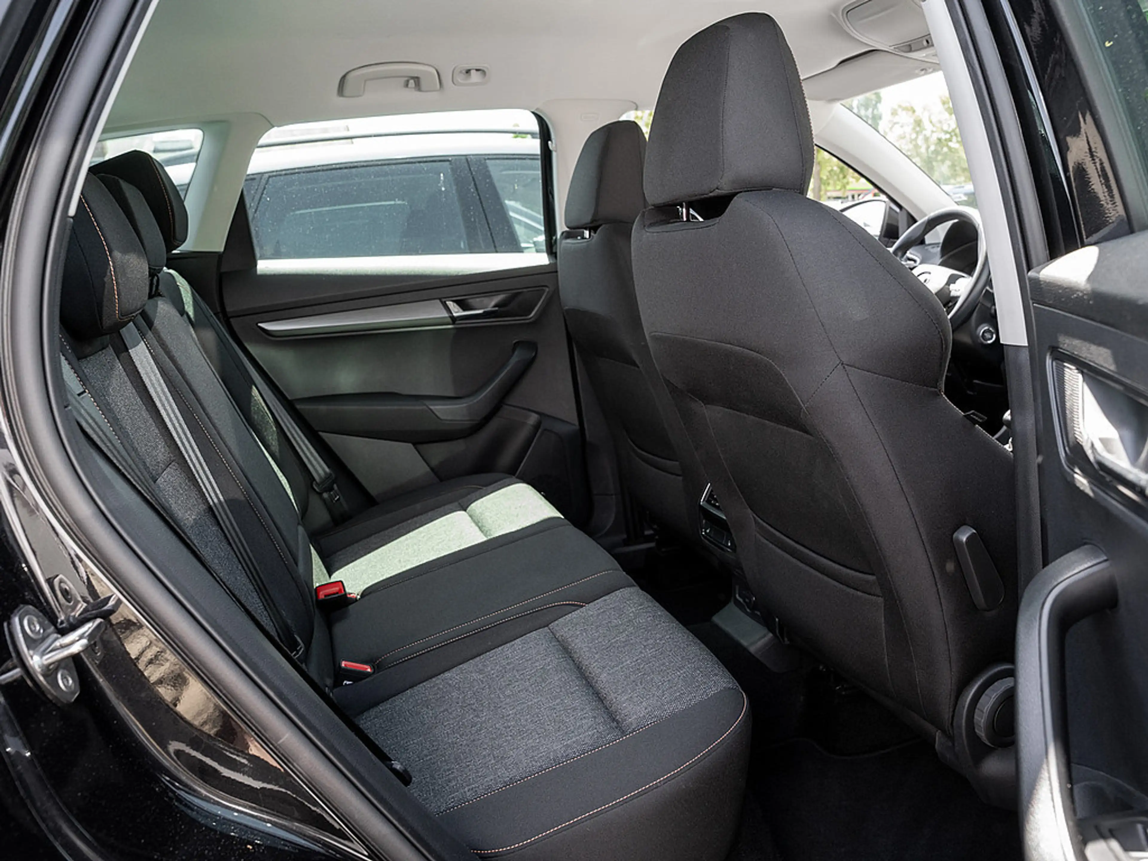 Skoda Karoq 2.0 TDI Clever 4x4 DSG AHK LED ACC SHZ — photo 4