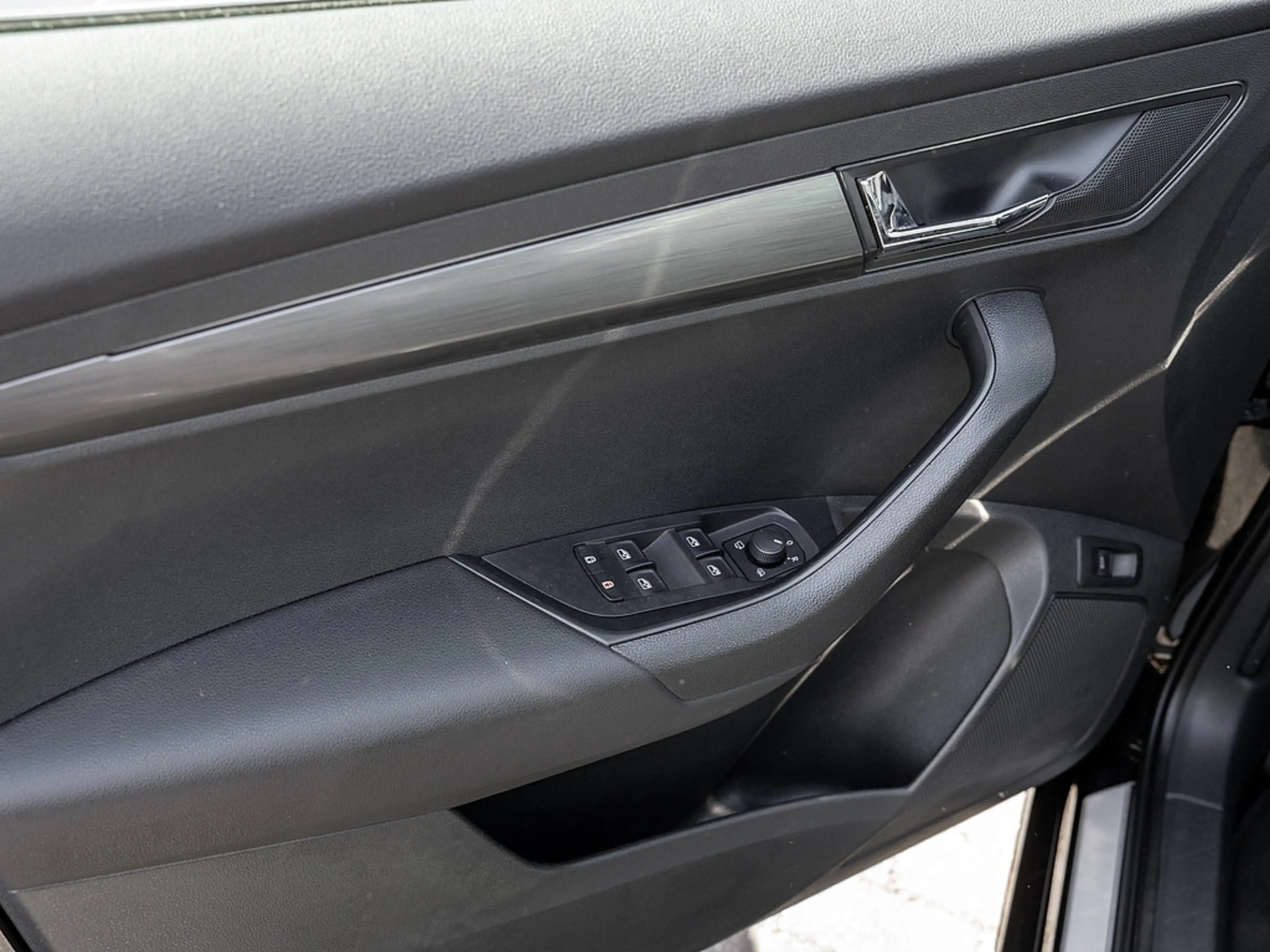 Skoda Karoq 2.0 TDI Clever 4x4 DSG AHK LED ACC SHZ — photo 13