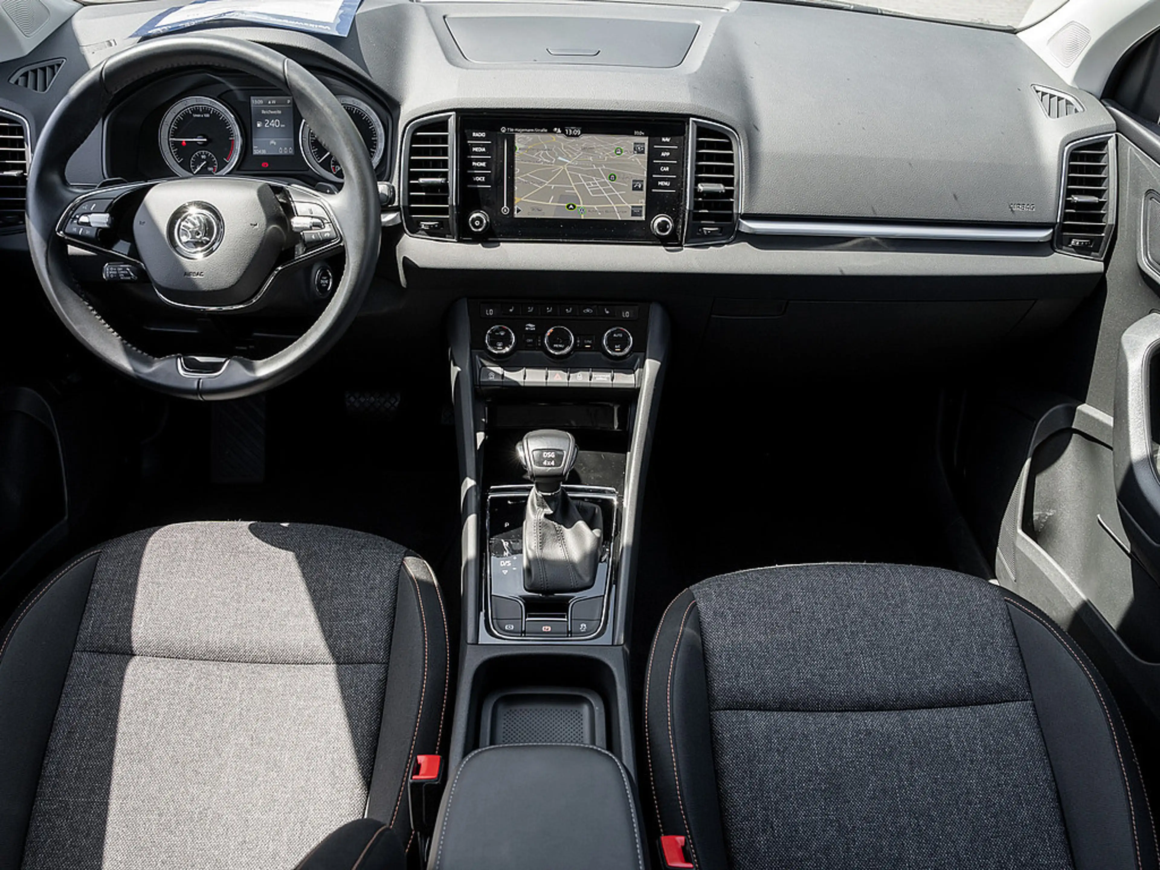 Skoda Karoq 2.0 TDI Clever 4x4 DSG AHK LED ACC SHZ — photo 6