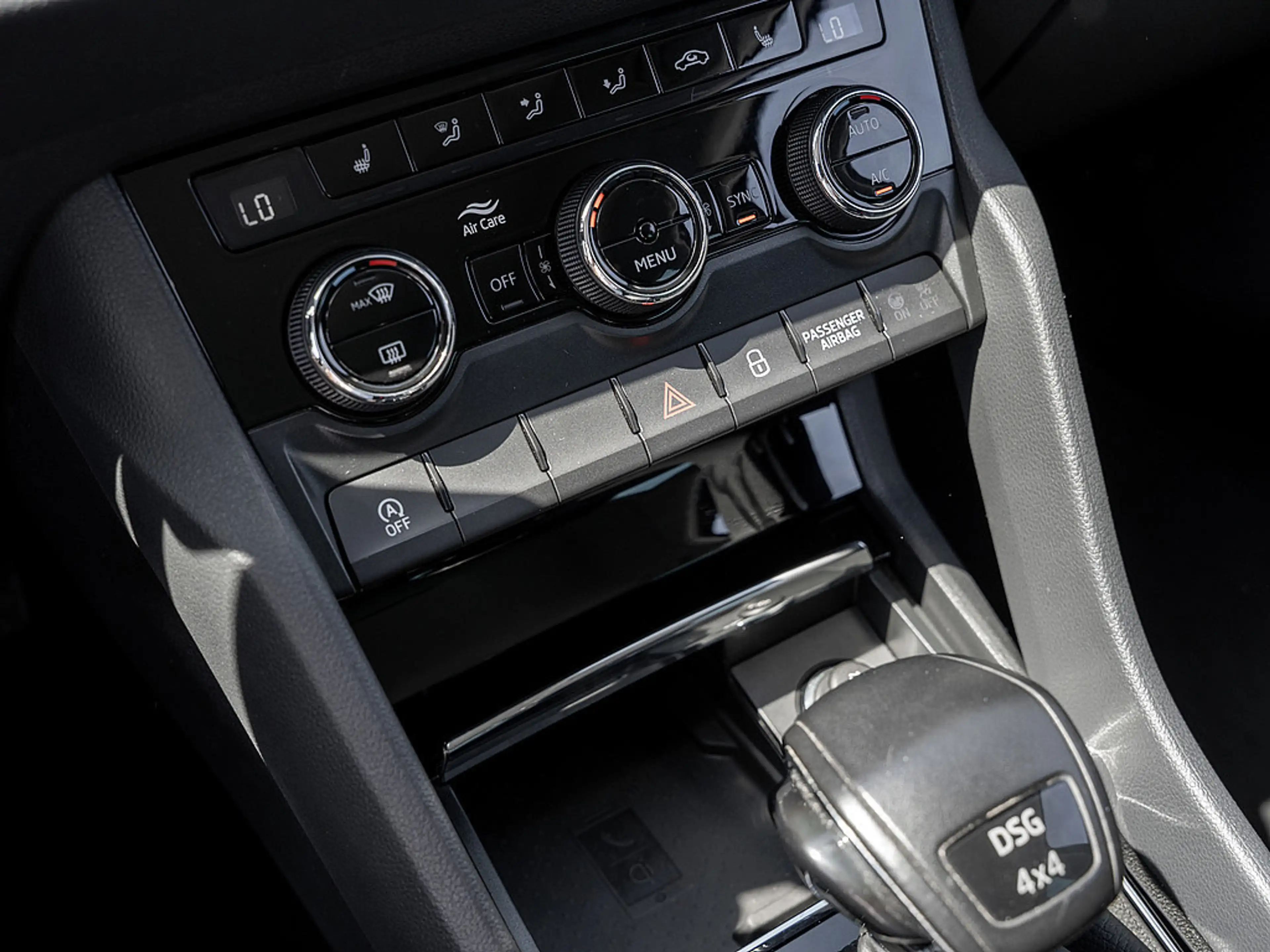 Skoda Karoq 2.0 TDI Clever 4x4 DSG AHK LED ACC SHZ — photo 8