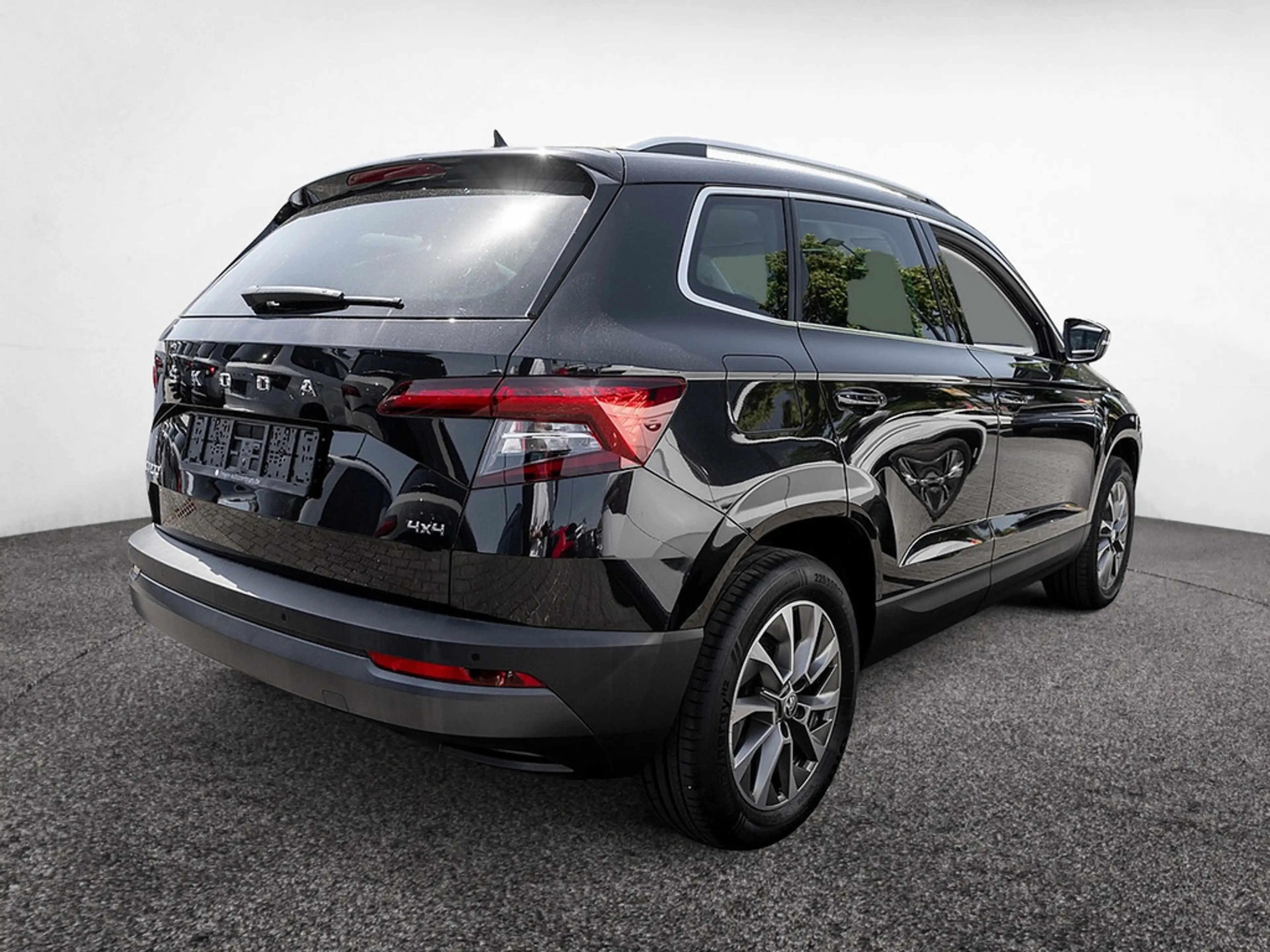 Skoda Karoq 2.0 TDI Clever 4x4 DSG AHK LED ACC SHZ — photo 3