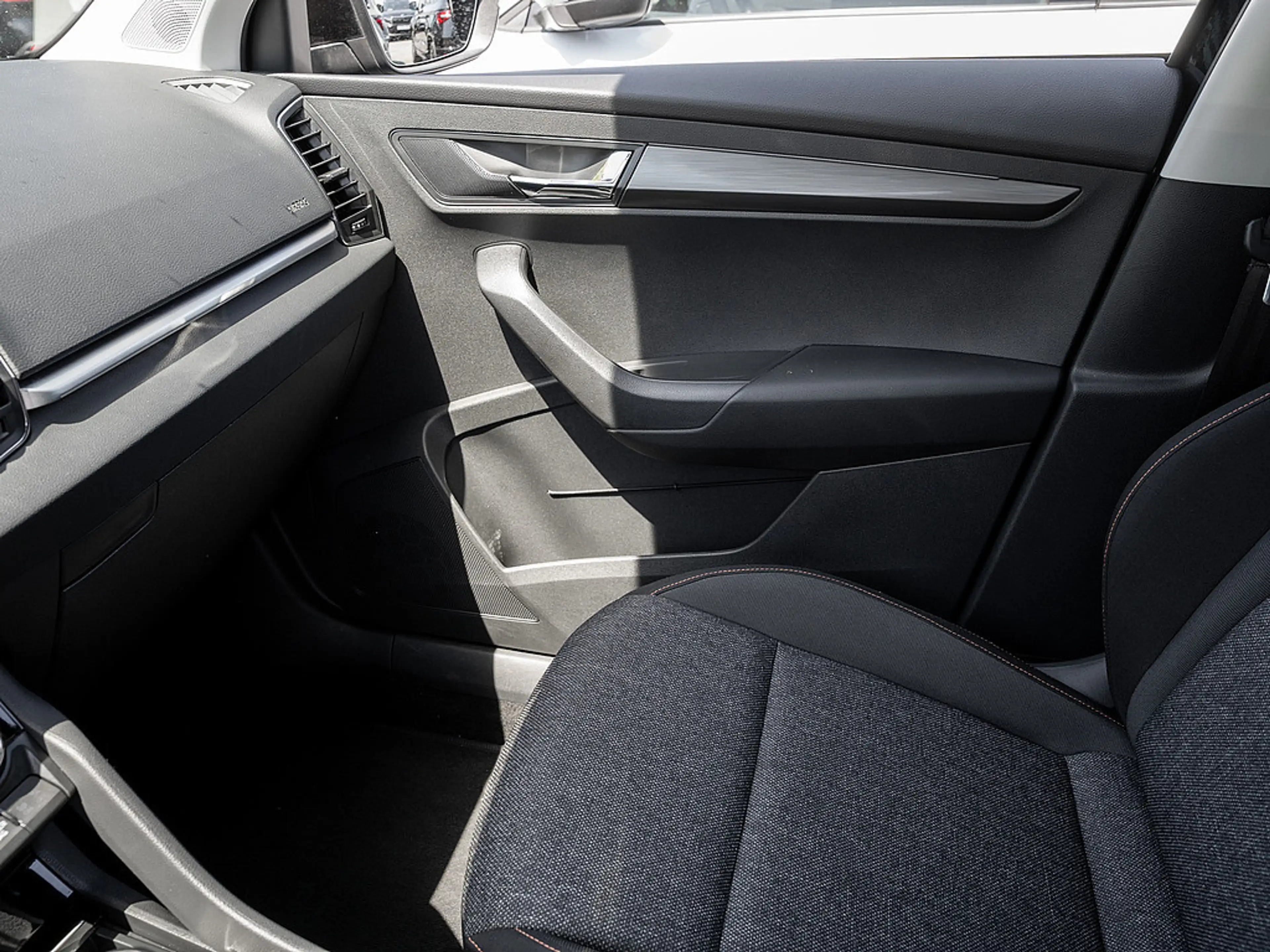 Skoda Karoq 2.0 TDI Clever 4x4 DSG AHK LED ACC SHZ — photo 10