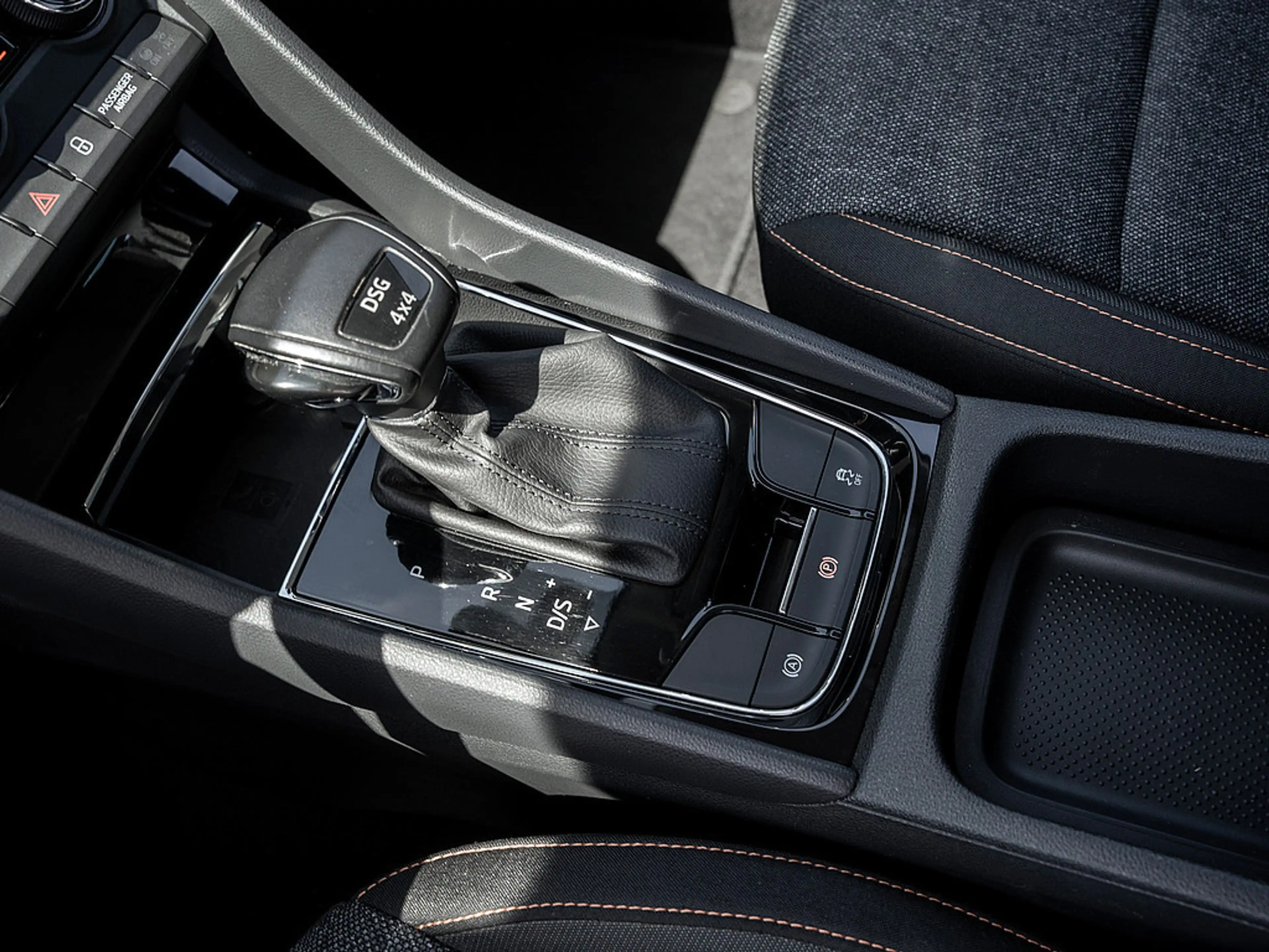 Skoda Karoq 2.0 TDI Clever 4x4 DSG AHK LED ACC SHZ — photo 9