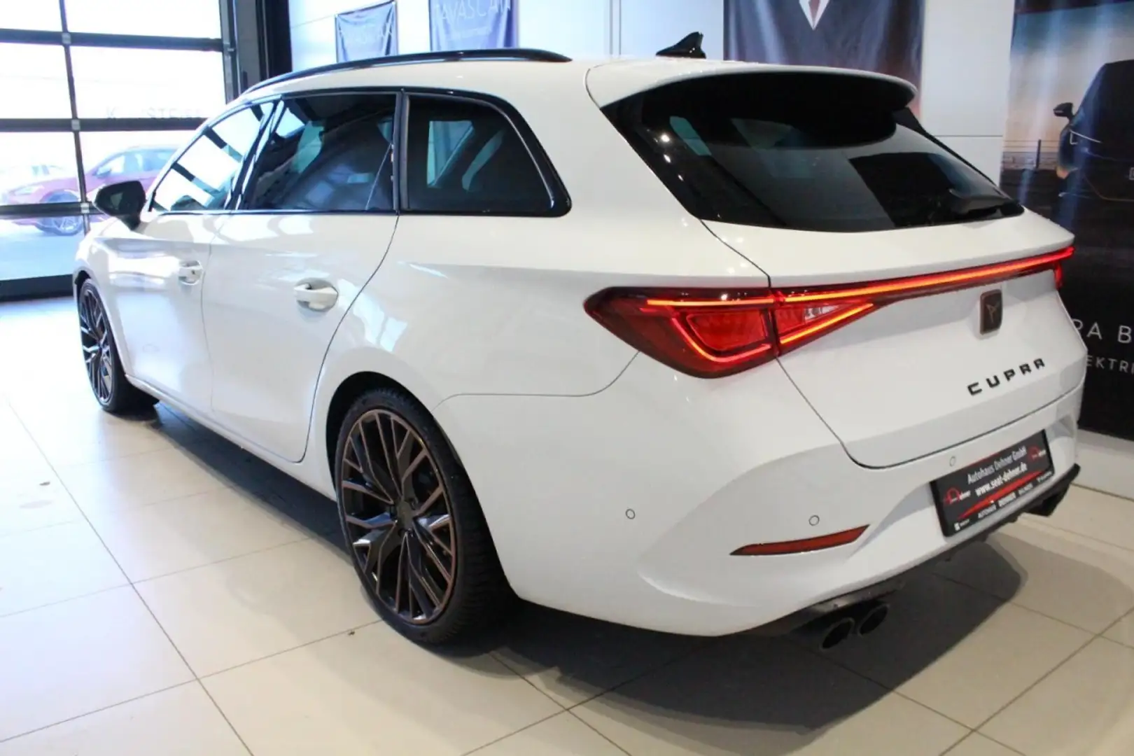 CUPRA Leon Sportstourer VZ 310PS ALLRAD+4JGAR+AHK+PANO Klima Weiß - 2