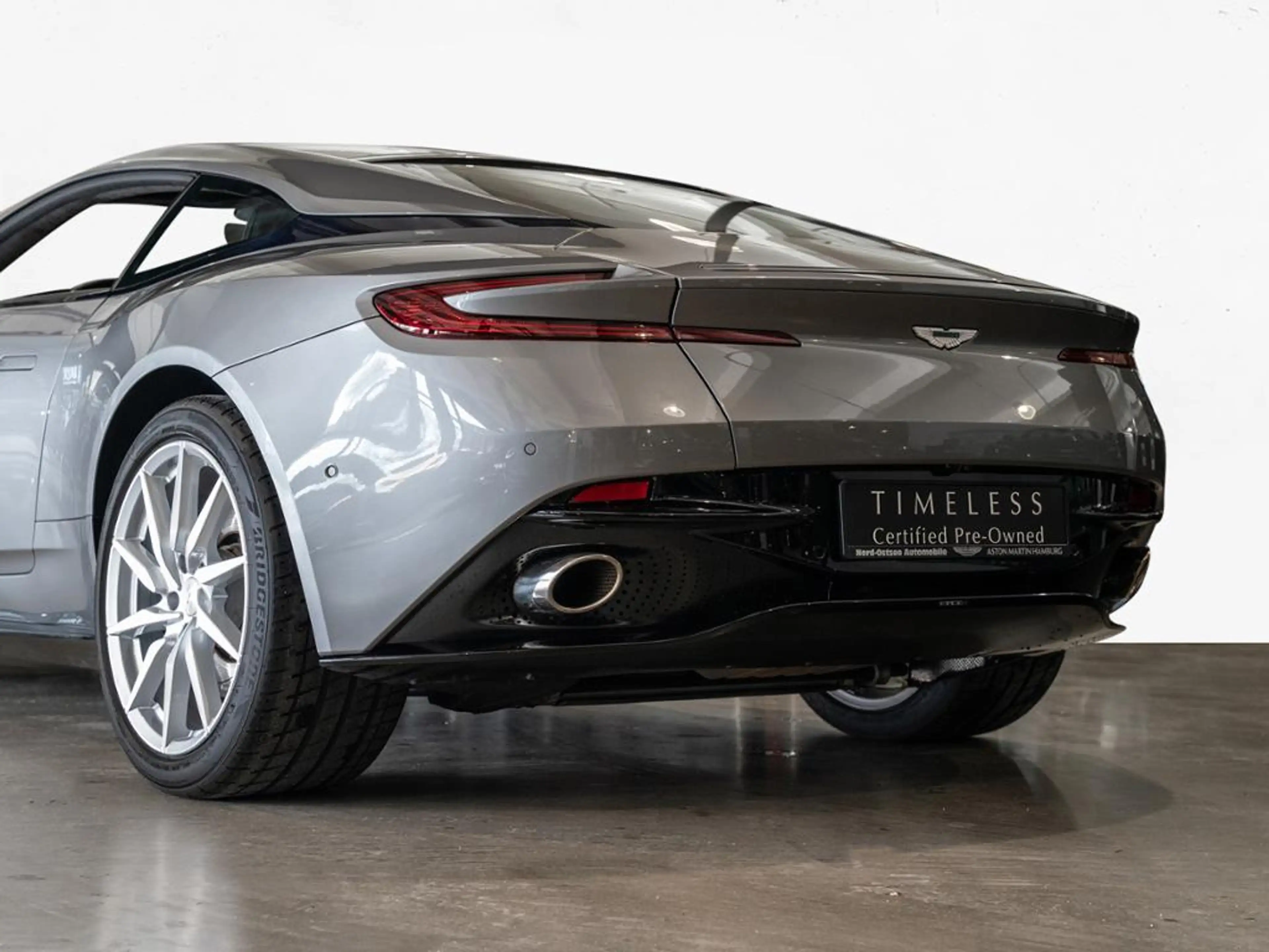 Aston Martin V8 DB11  Coupe Aston Martin Hamburg — photo 9