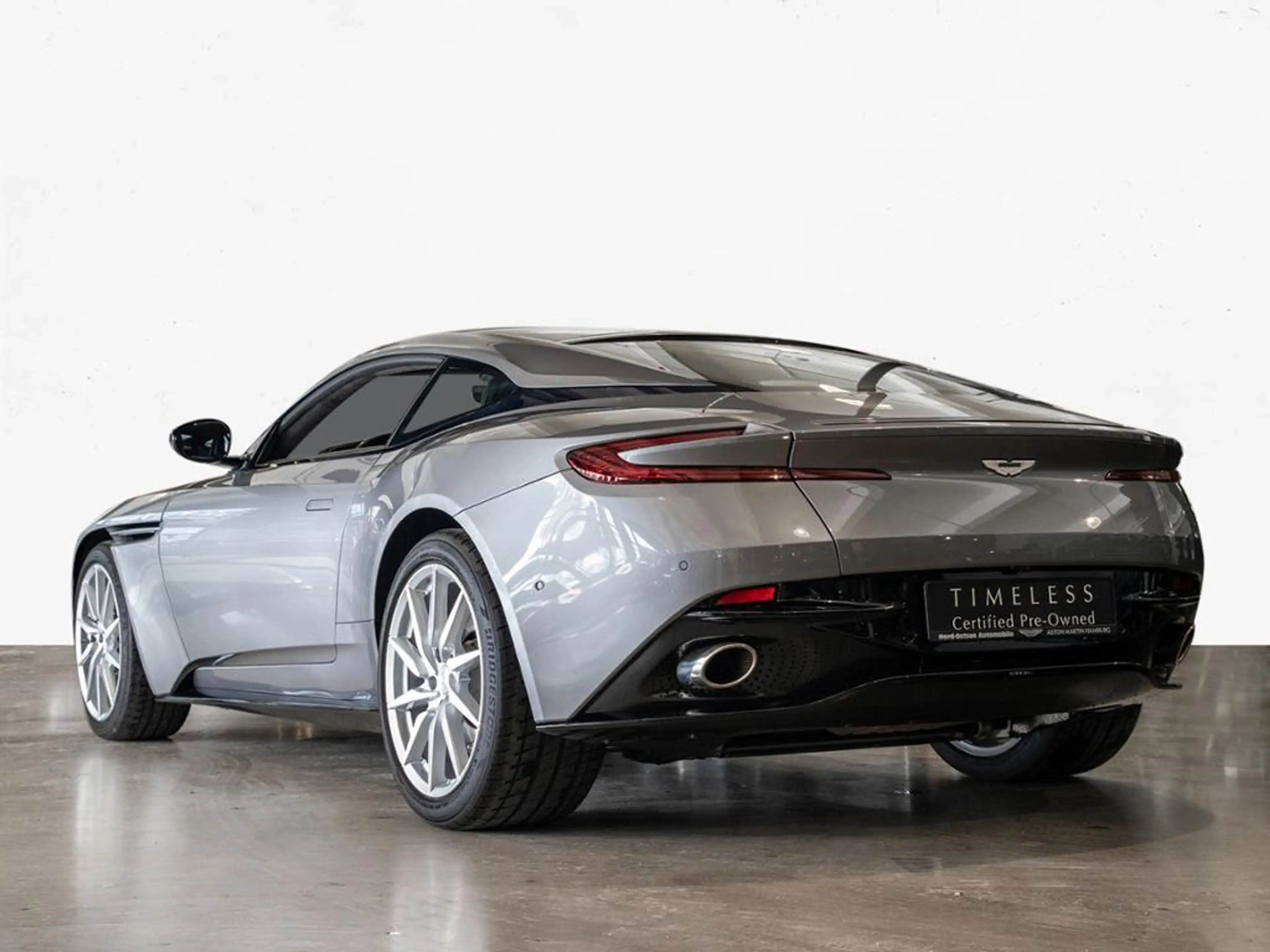 Aston Martin V8 DB11  Coupe Aston Martin Hamburg — photo 3
