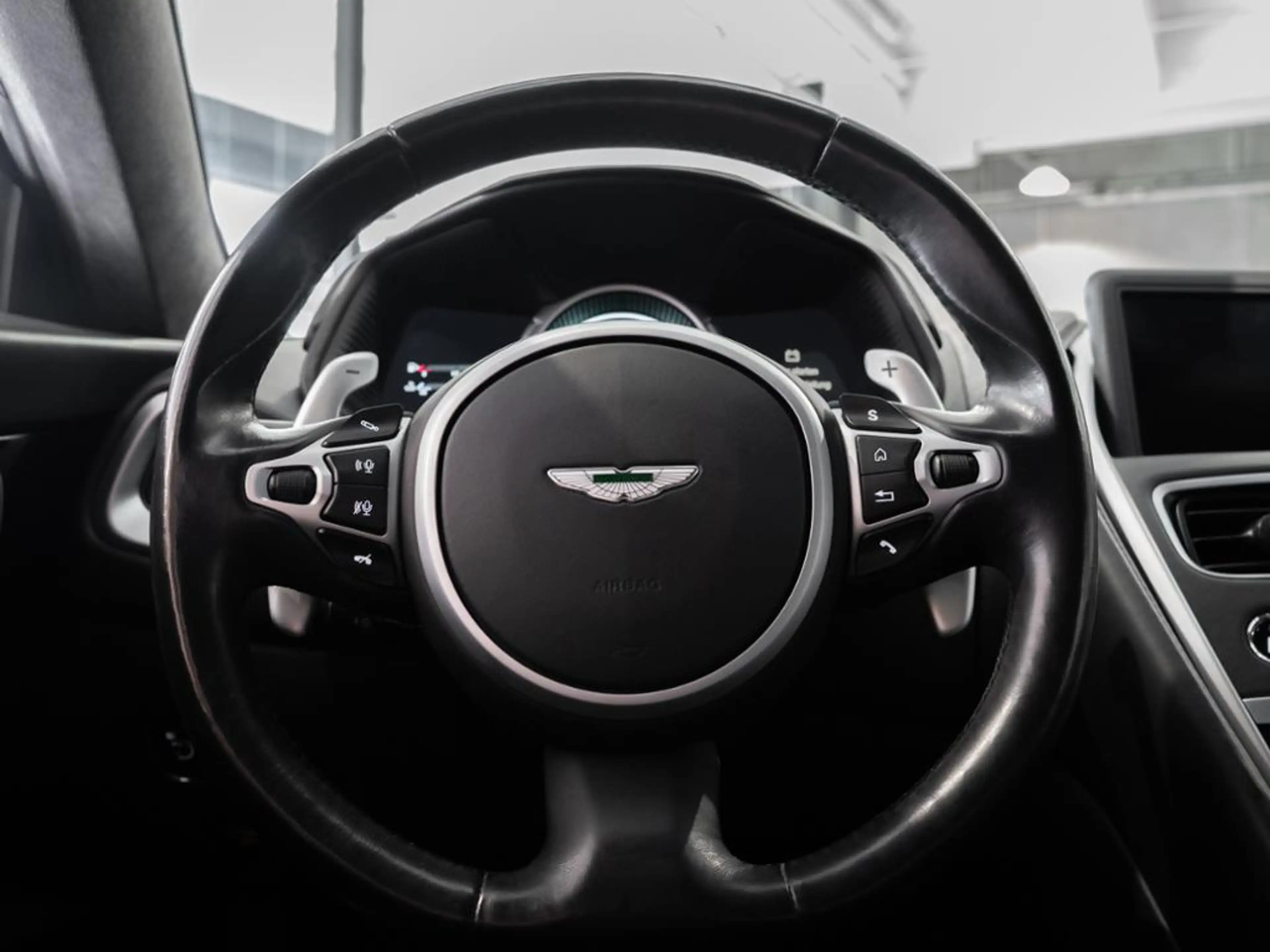 Aston Martin V8 DB11  Coupe Aston Martin Hamburg — photo 12