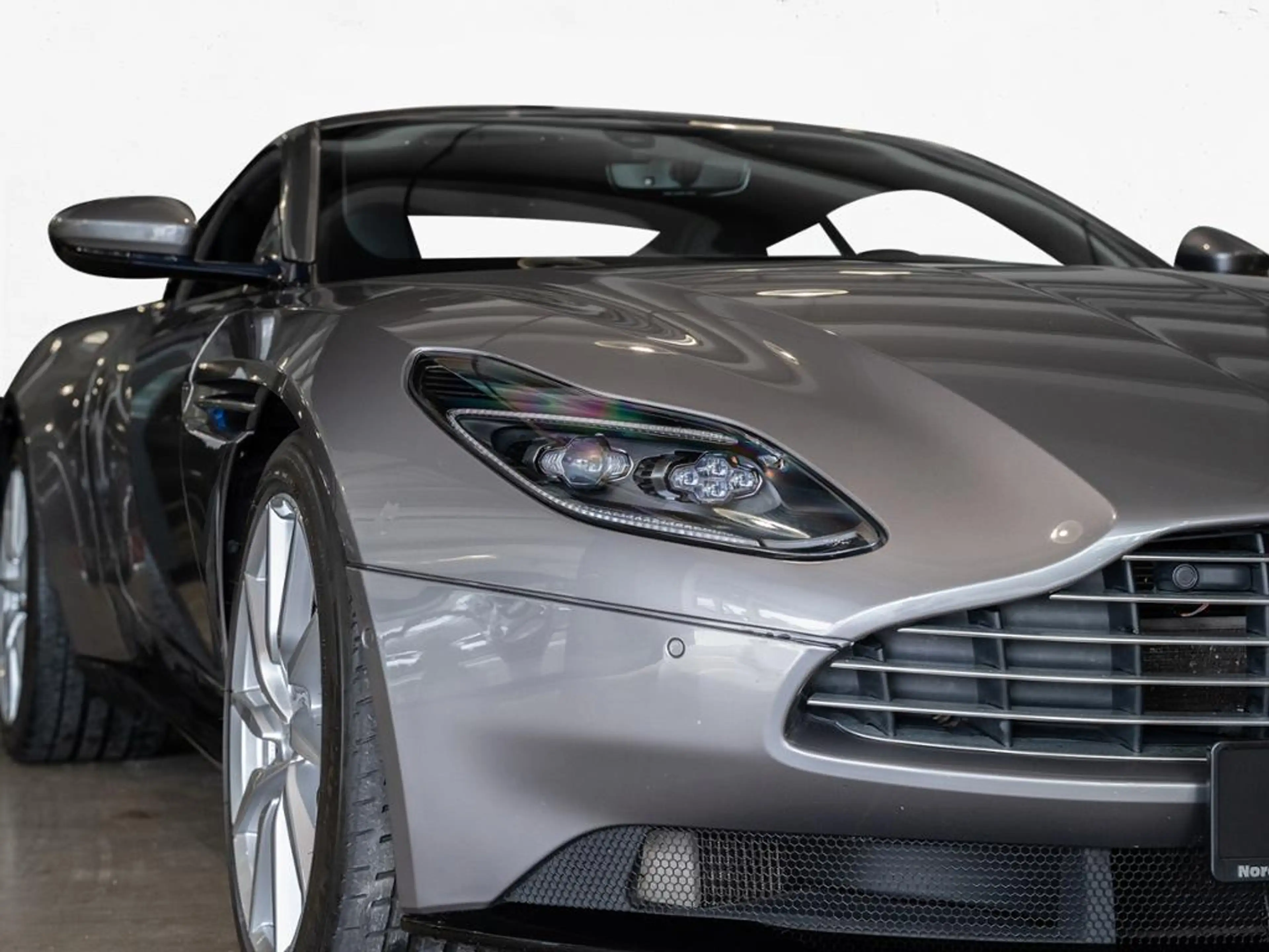 Aston Martin V8 DB11  Coupe Aston Martin Hamburg — photo 14