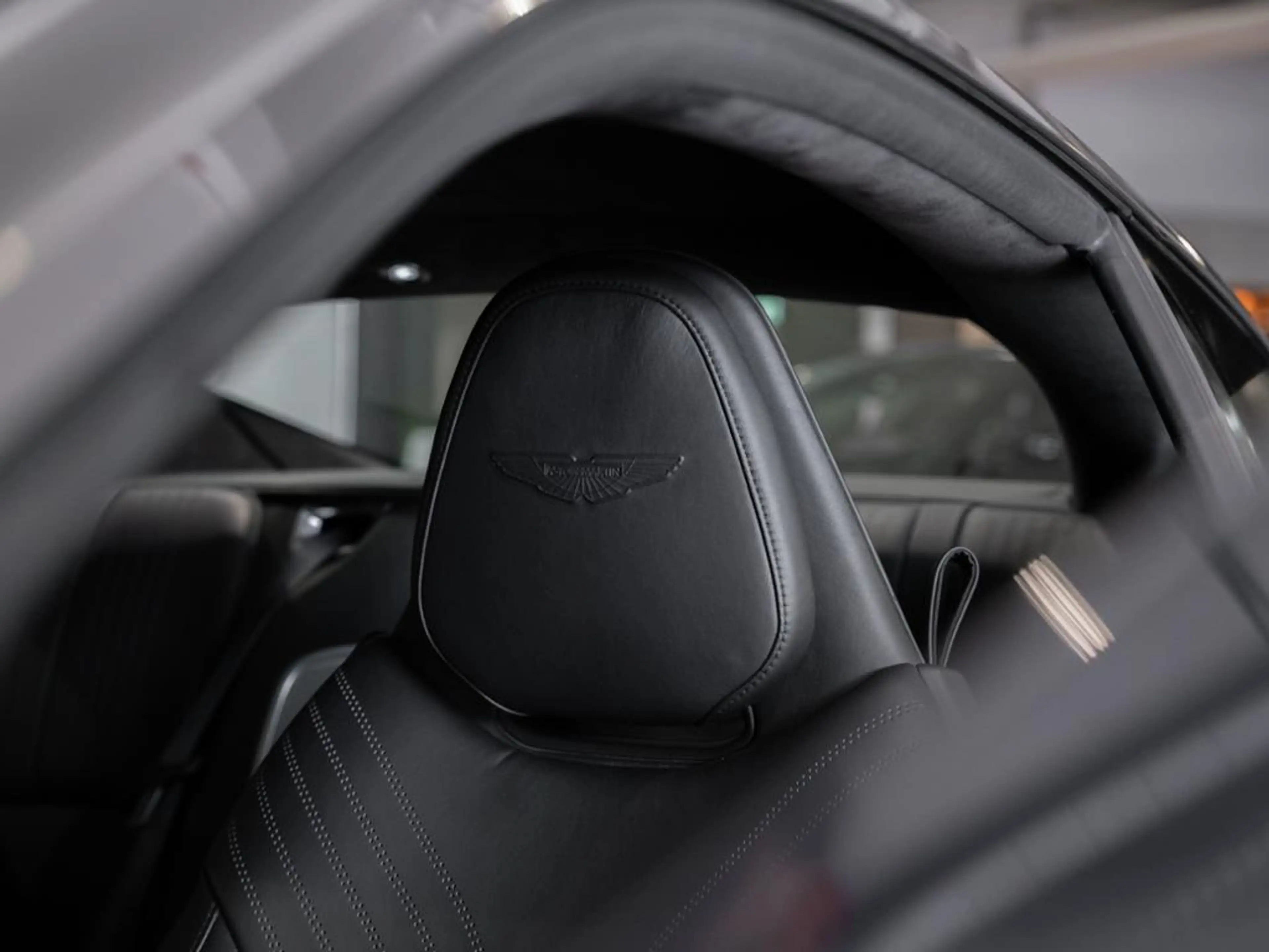Aston Martin V8 DB11  Coupe Aston Martin Hamburg — photo 6
