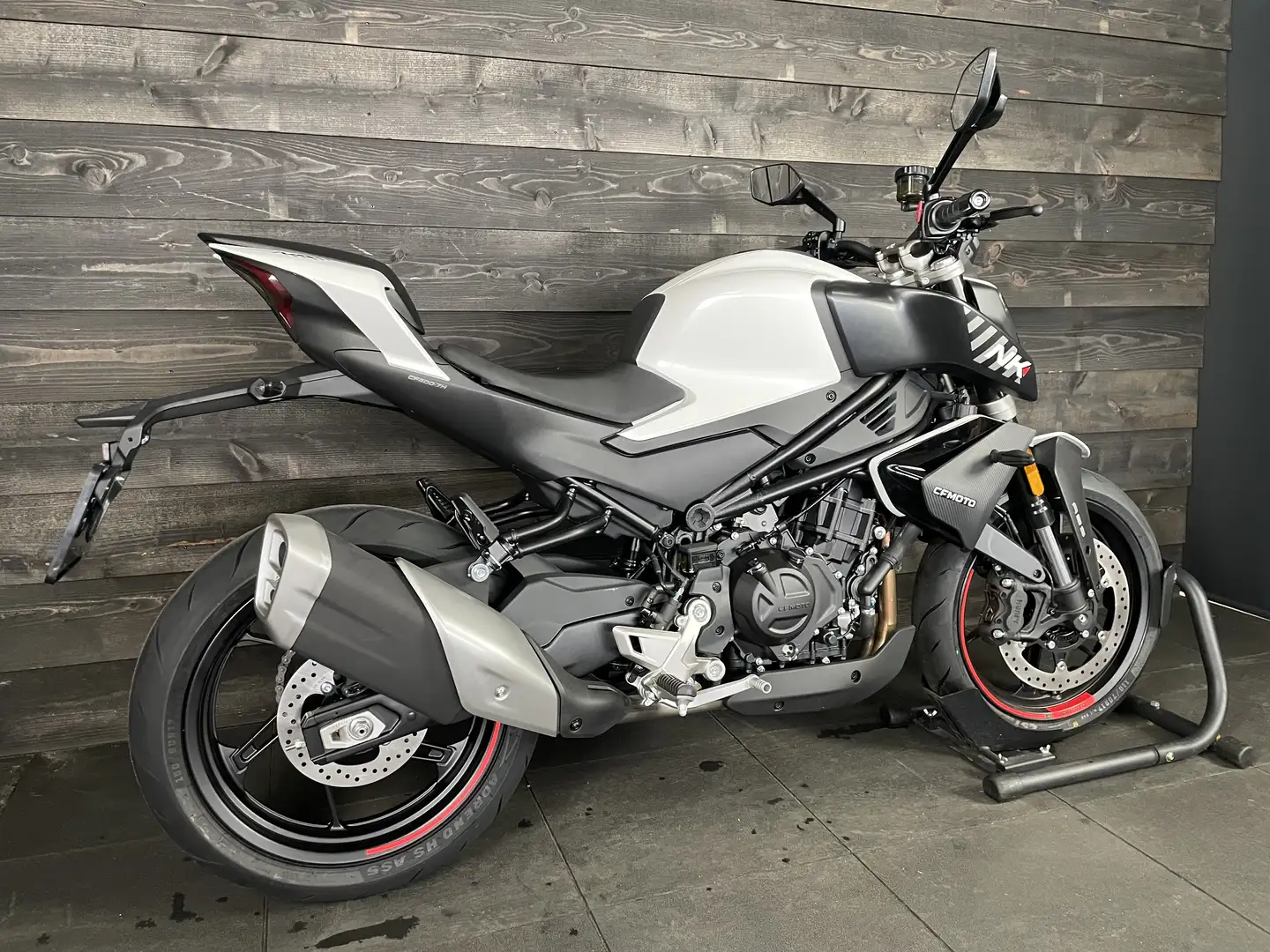 CFMOTO 450NK A2 GESCHIKT Wit - 2