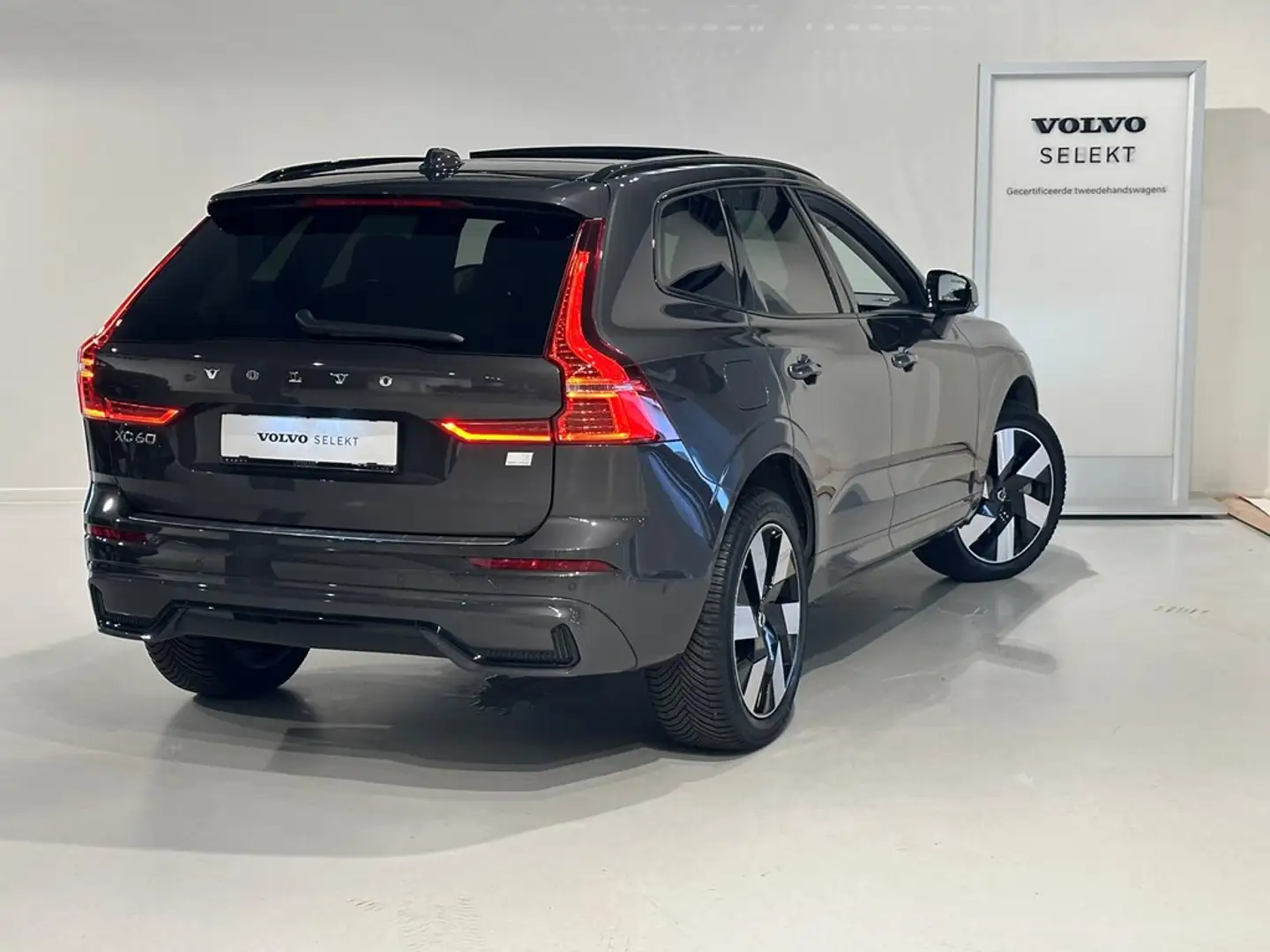 Volvo XC60 T6 Recharge Ultimate Dark Gris - 2