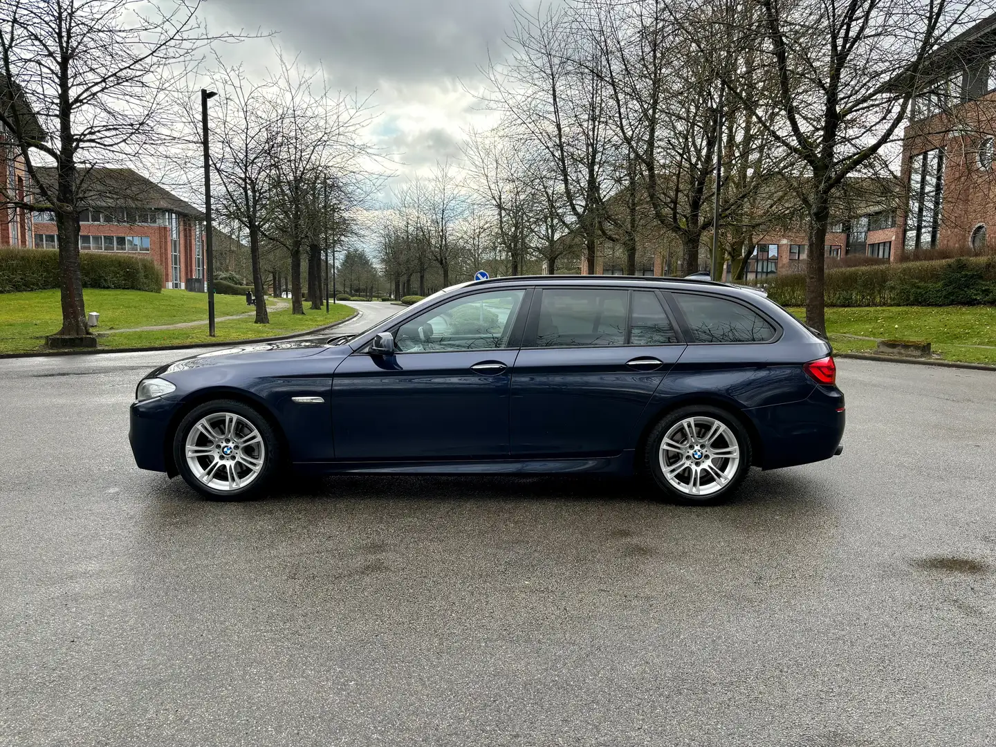 BMW 520 Touring 520i Manu *** Pack M - TV *** Bleu - 1