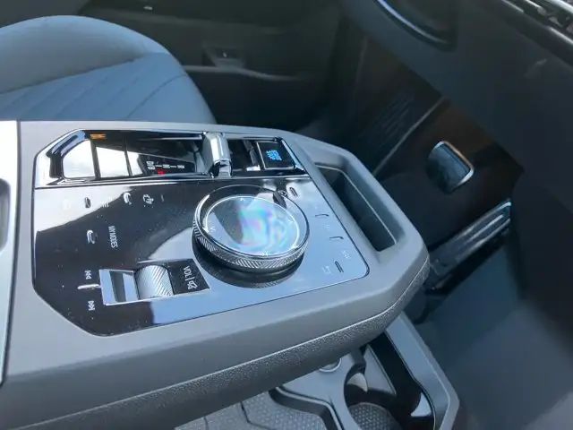 BMW iX xDrive45 I20 Ansicht 9